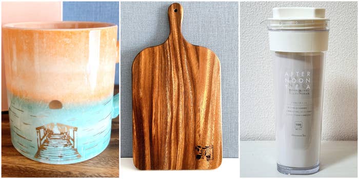 左から、桟橋のデザインが施されたマグカップ、木製のまな板、文字が印刷された透明なボトル。