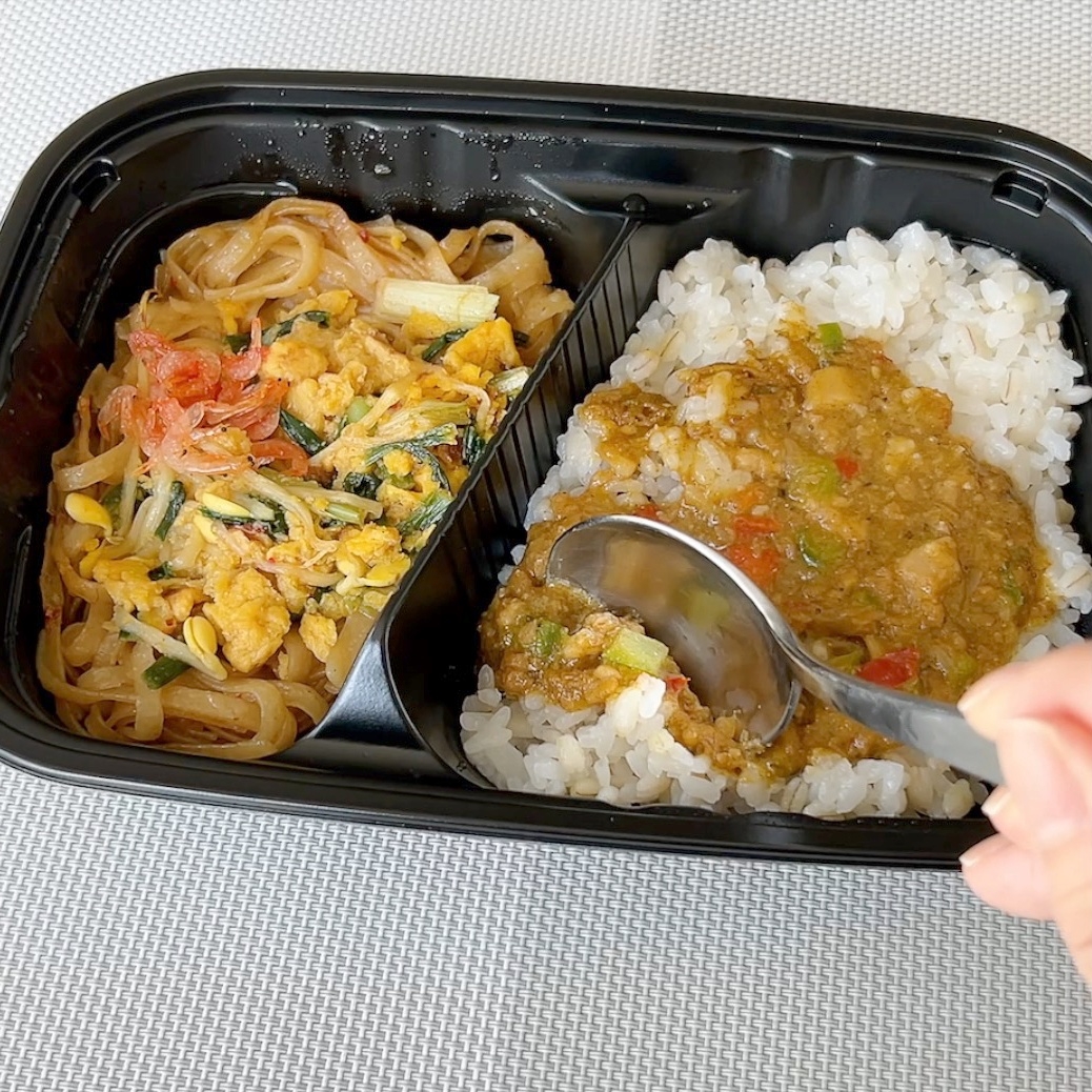 セブン-イレブンの「7プレミアム ガパオライス&パッタイ」