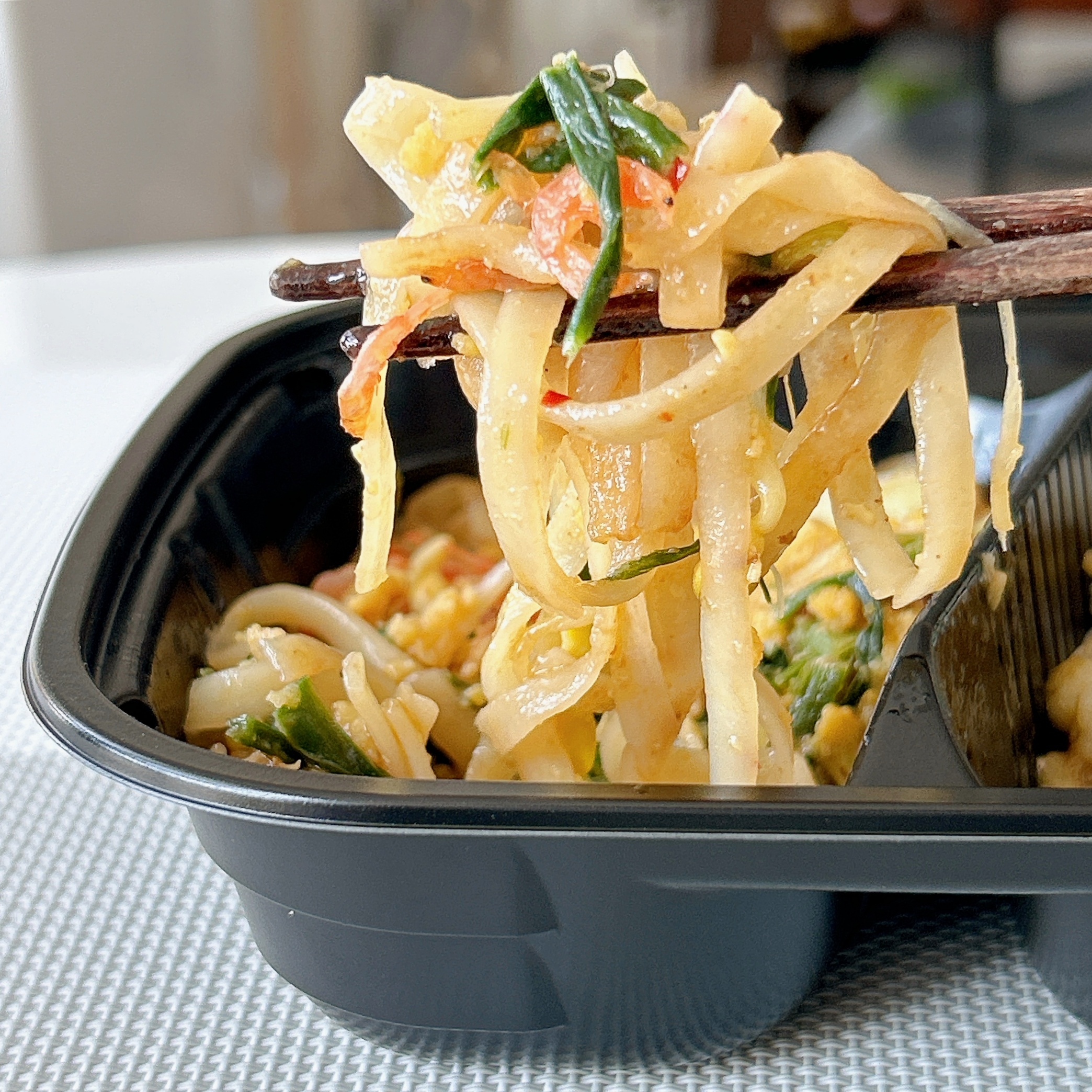 セブン-イレブンの「7プレミアム ガパオライス&パッタイ」