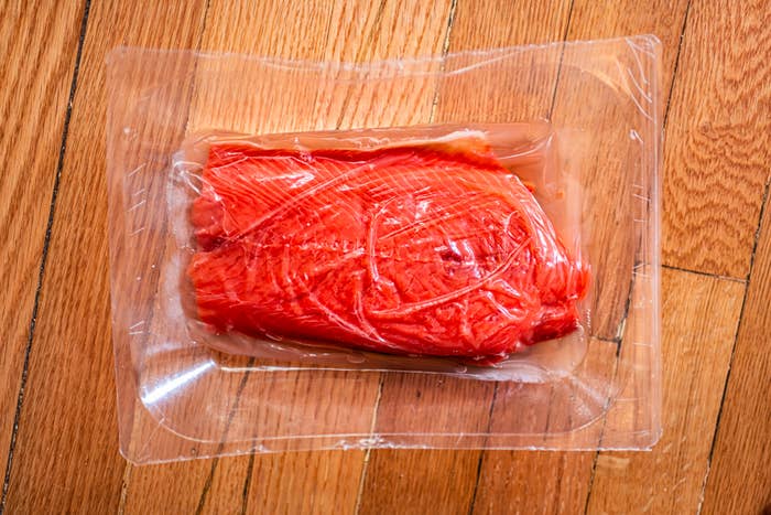 is it safe to eat salmon with worms
