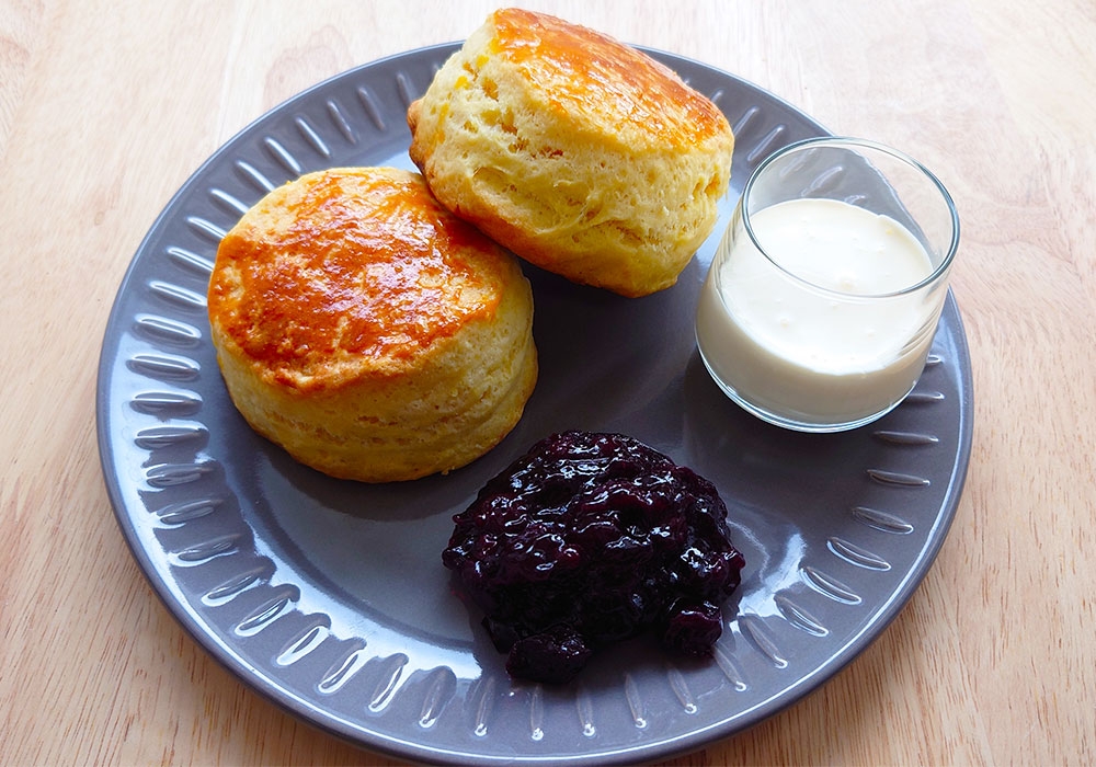 アフタヌーンティーっぽく盛り付けてみました(Munenori Umeki / BuzzFeed)