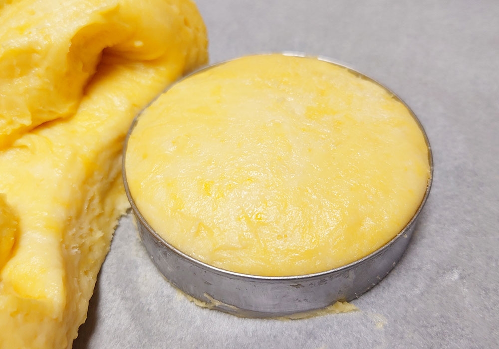 バターのおかげか、型からも外れやすい(Munenori Umeki / BuzzFeed)