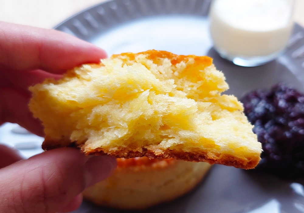 断面からも「バターたっぷり感」が伝わってくる(Munenori Umeki / BuzzFeed)