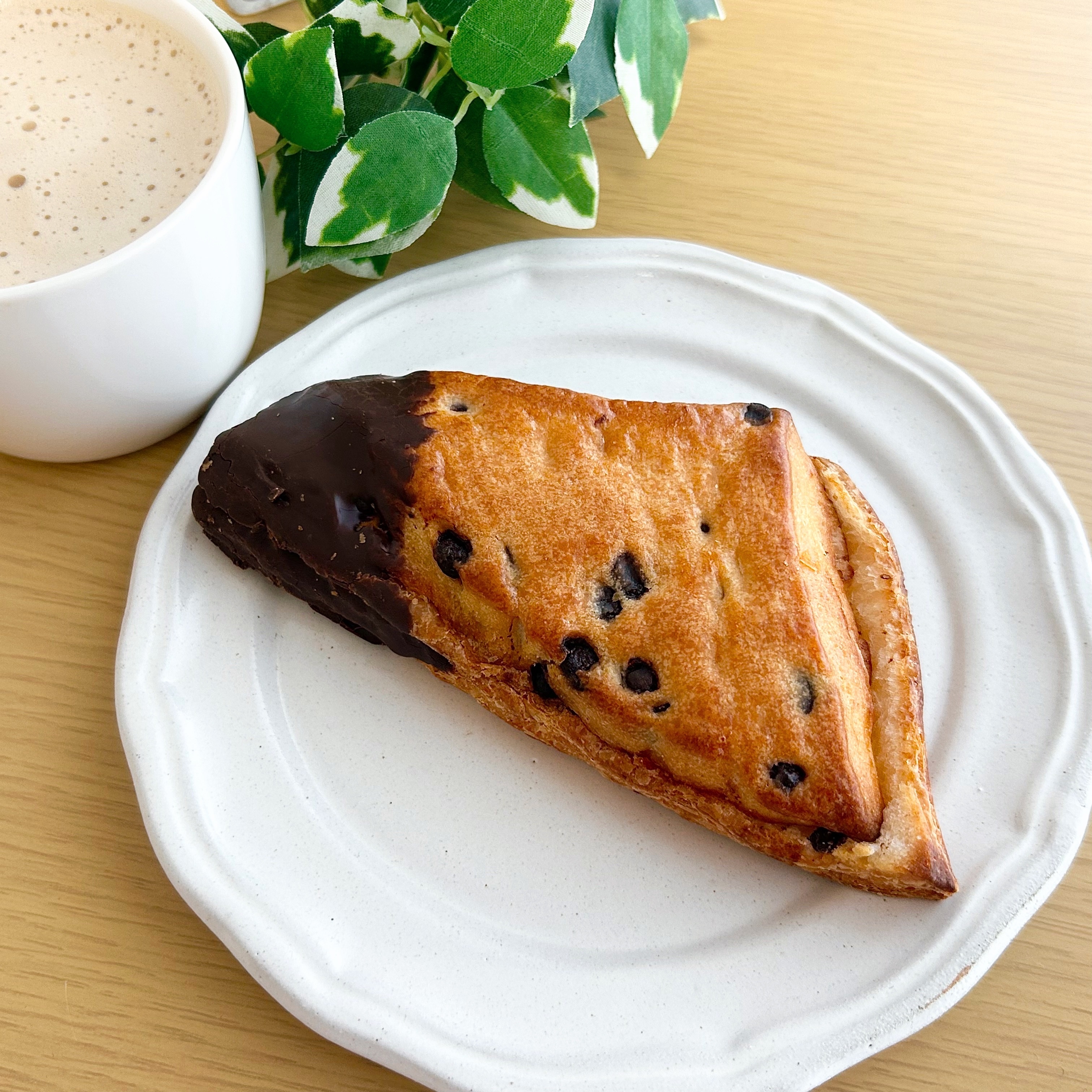 FamilyMart(ファミリーマート)の「生スコーンクロワッサン(チョコクリーム)」