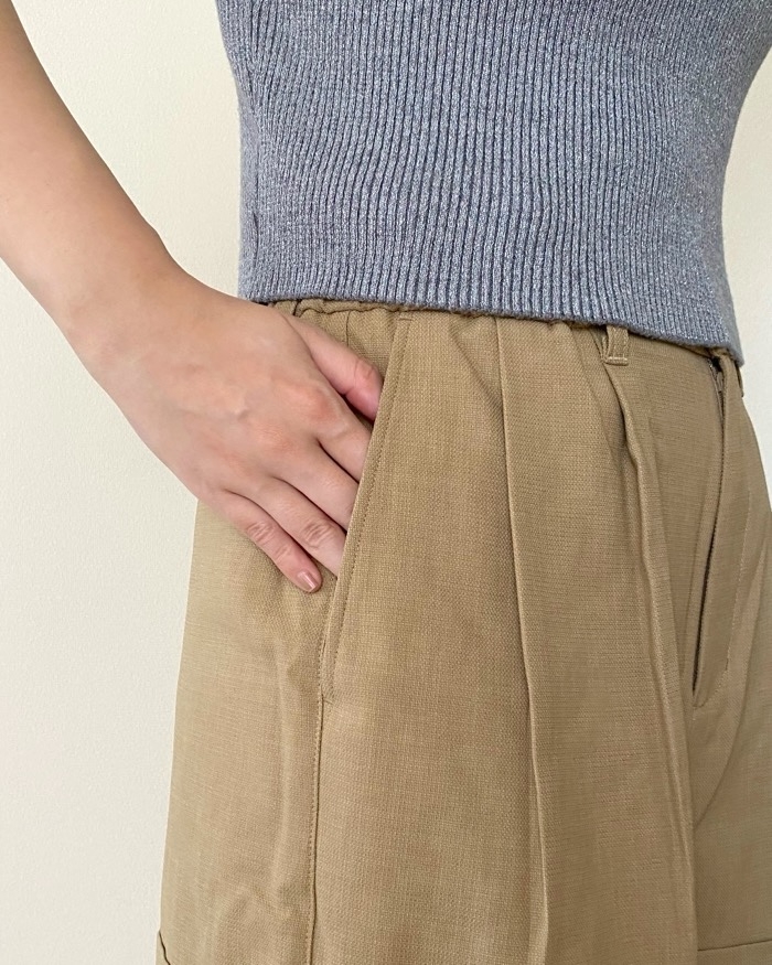 GUの「タックショートパンツ+E」