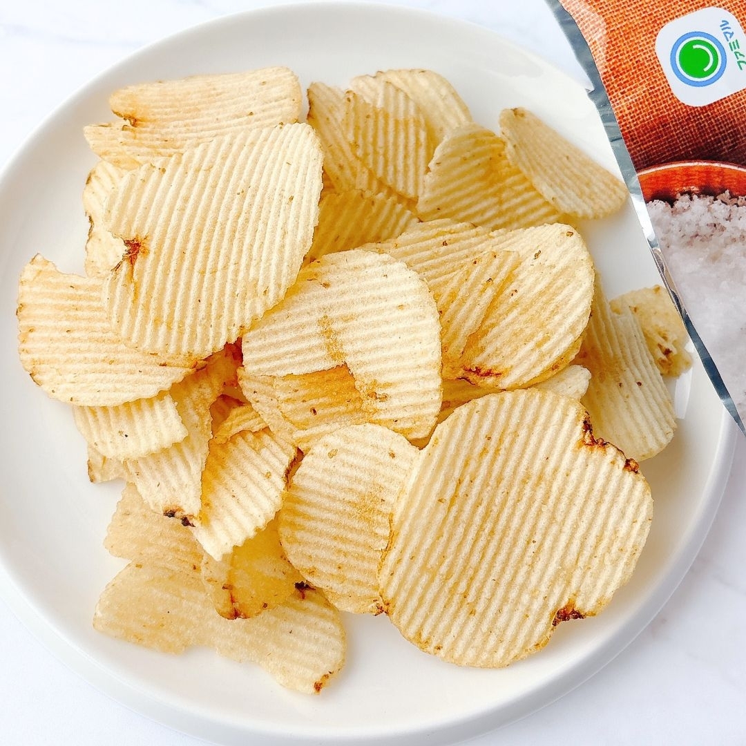 ファミマの「厚切りポテトチップスごま油香るしお味」