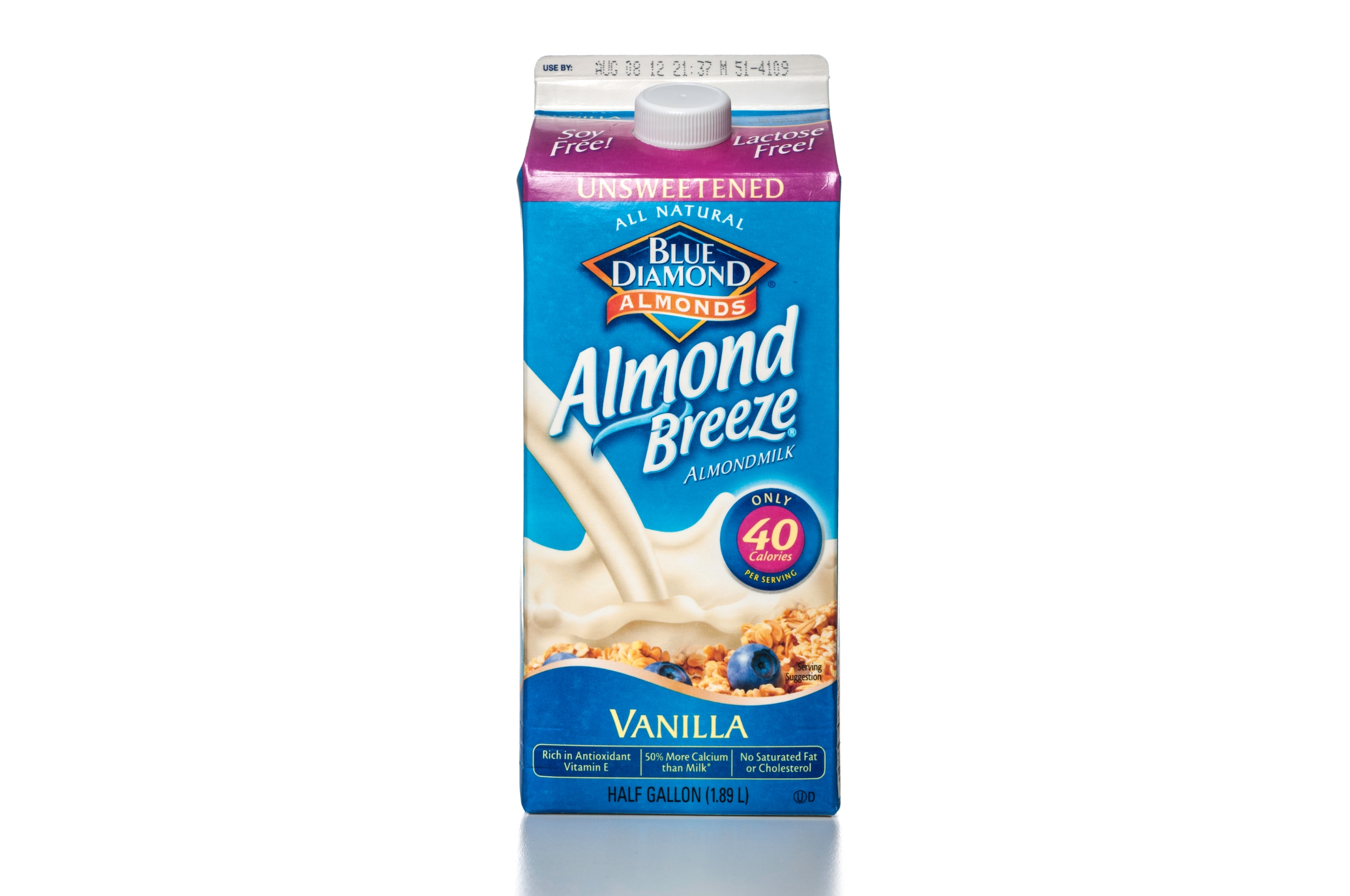 Carton of Blue Diamond Almond Breeze Vanilla almond milk, unsweetened, highlighting 40 calories per serving