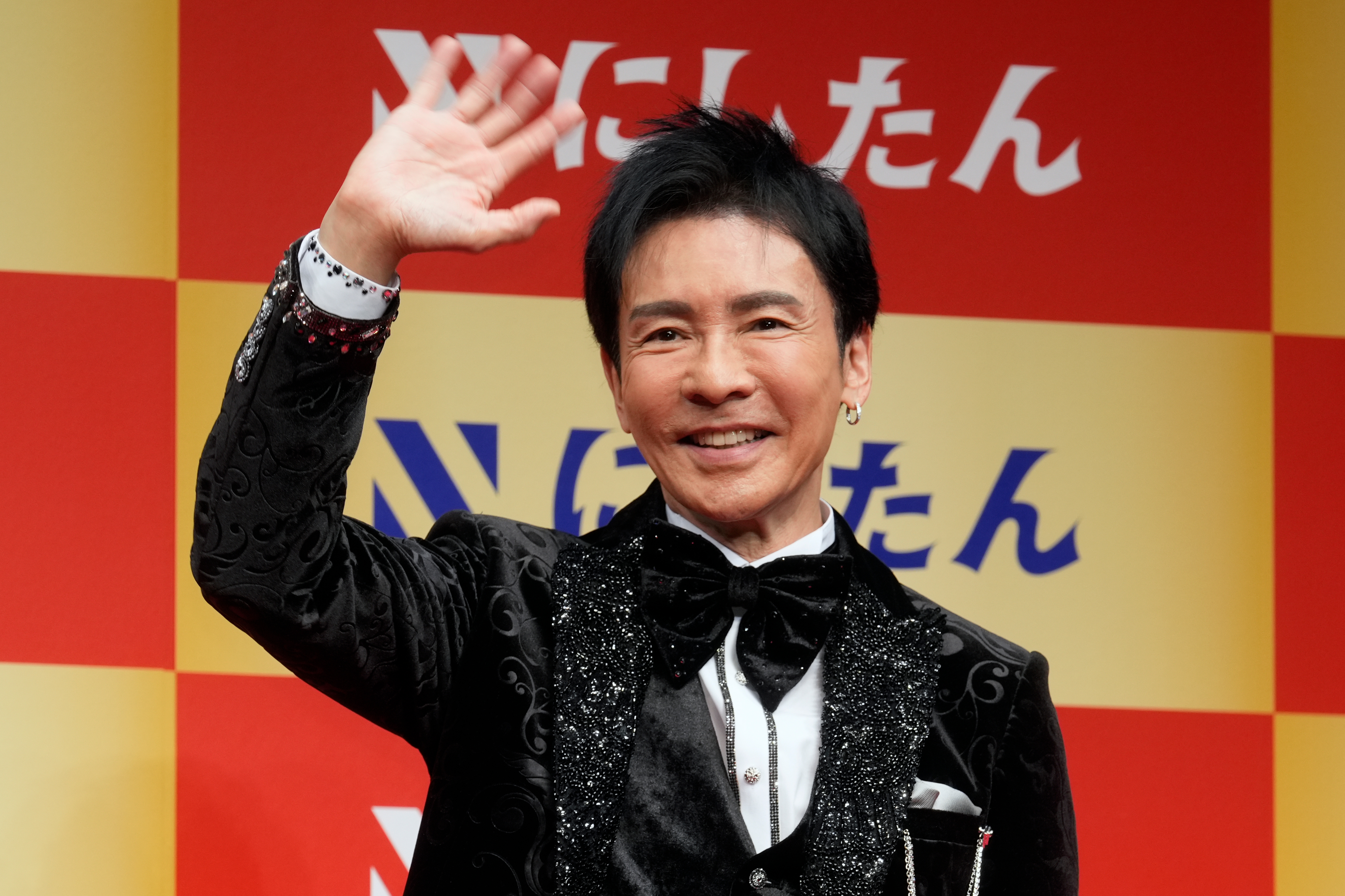 郷ひろみ、ダンス中まさかのハプニング！→「珍しい」「おちゃめな