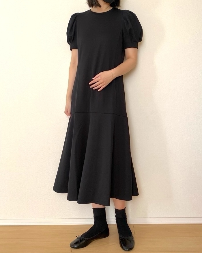 GUの「ボリュームスリーブワンピース（5分袖）Z+E」