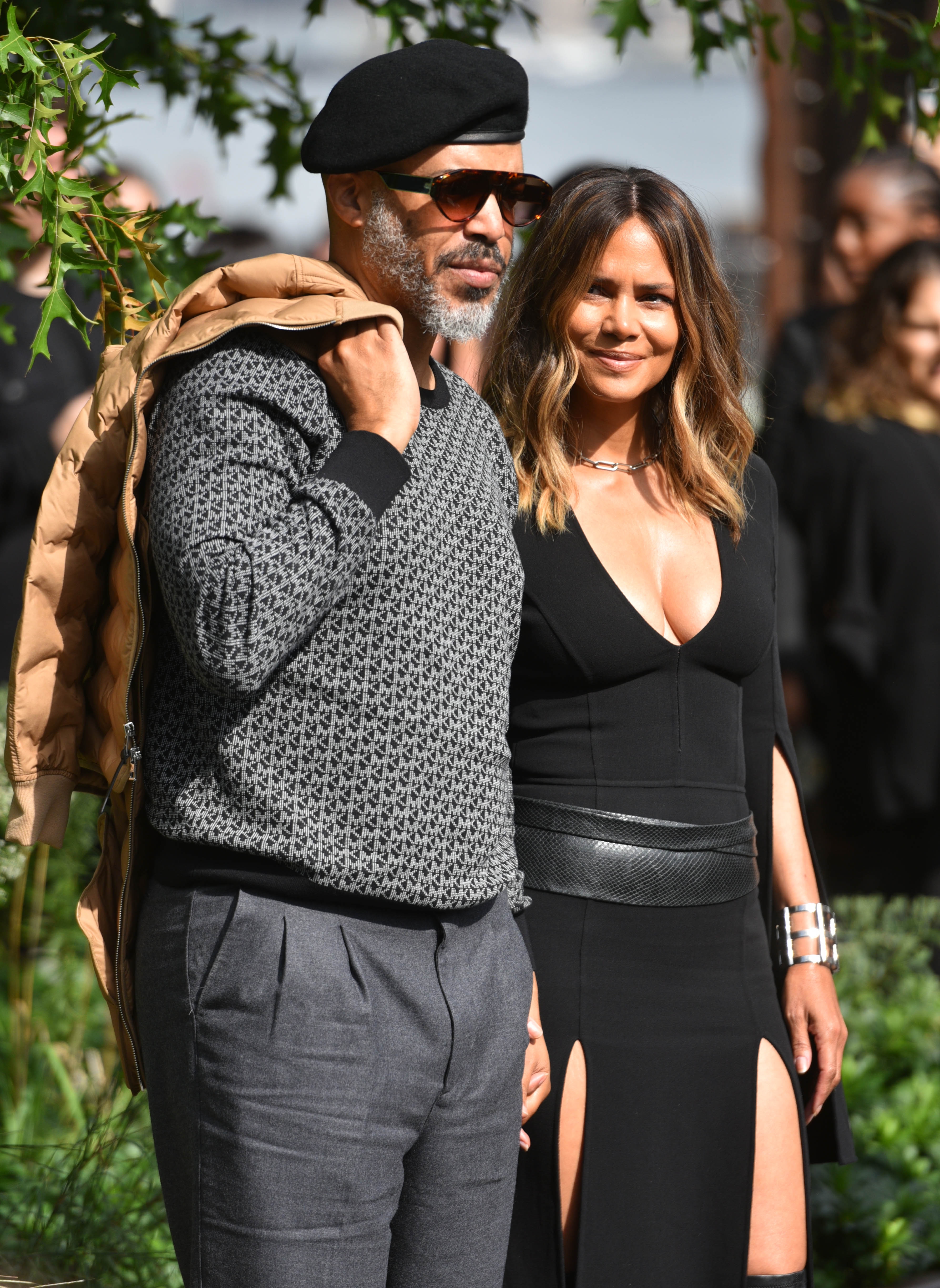 Van Hunt and Halle Berry at an outdoor event