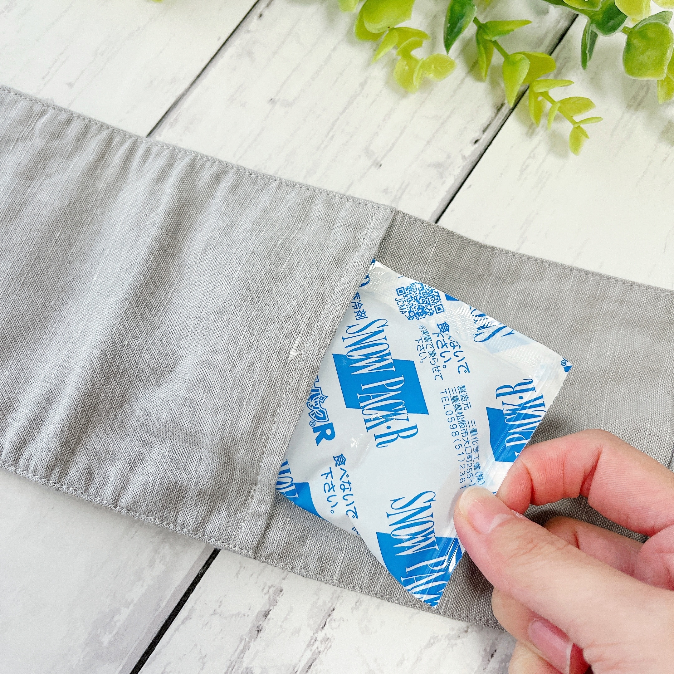 無印良品の「UVカット ヘンプコットン ポケット付きスカーフ」