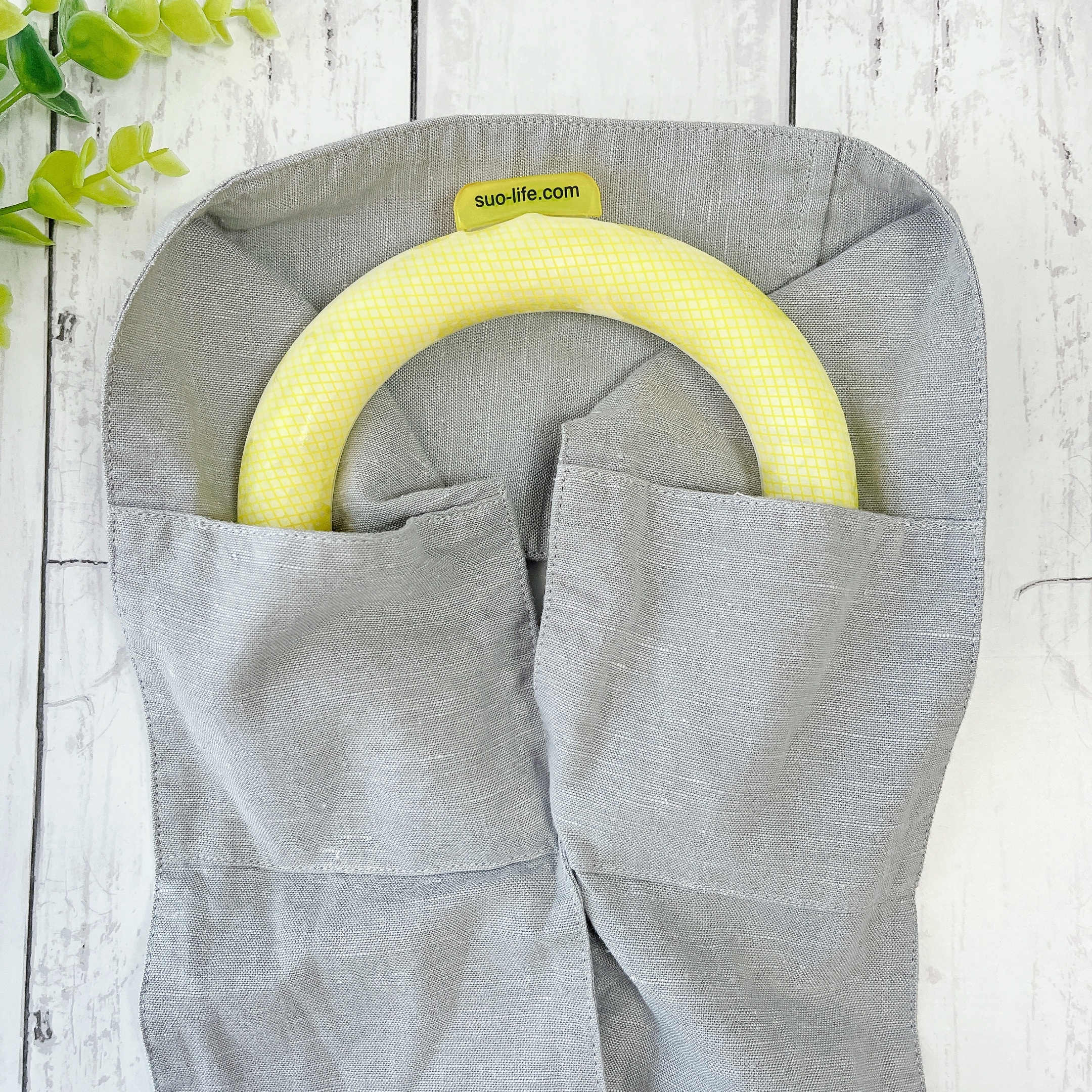 無印良品の「UVカット ヘンプコットン ポケット付きスカーフ」