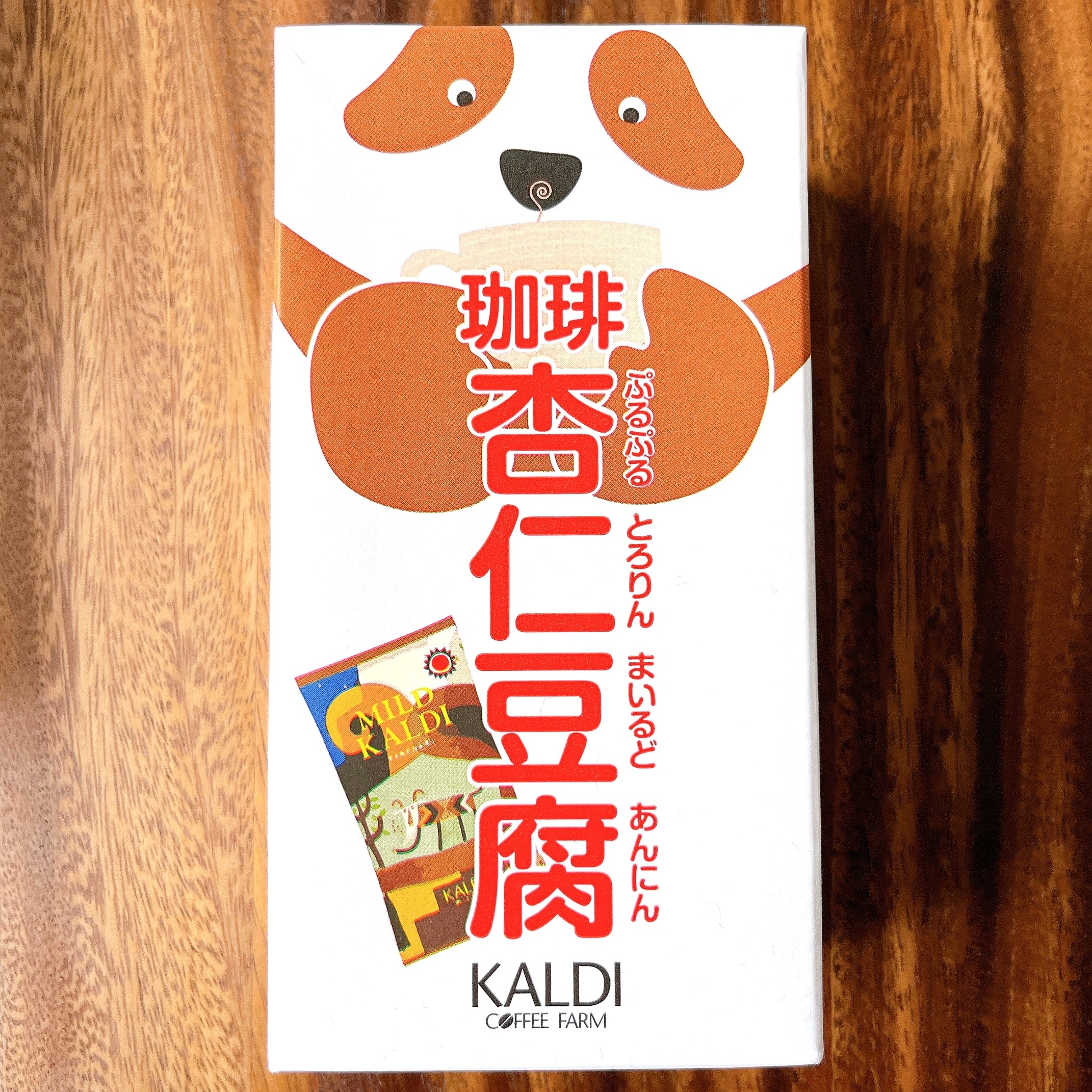 カルディコーヒーファームの商品パッケージ。くまがプリントされた杏仁豆腐の箱。
