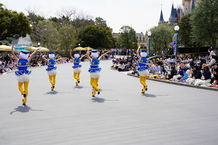 ディズニーランド「クワッキーセレブレーション ドナルド・ザ・レジェンド!」