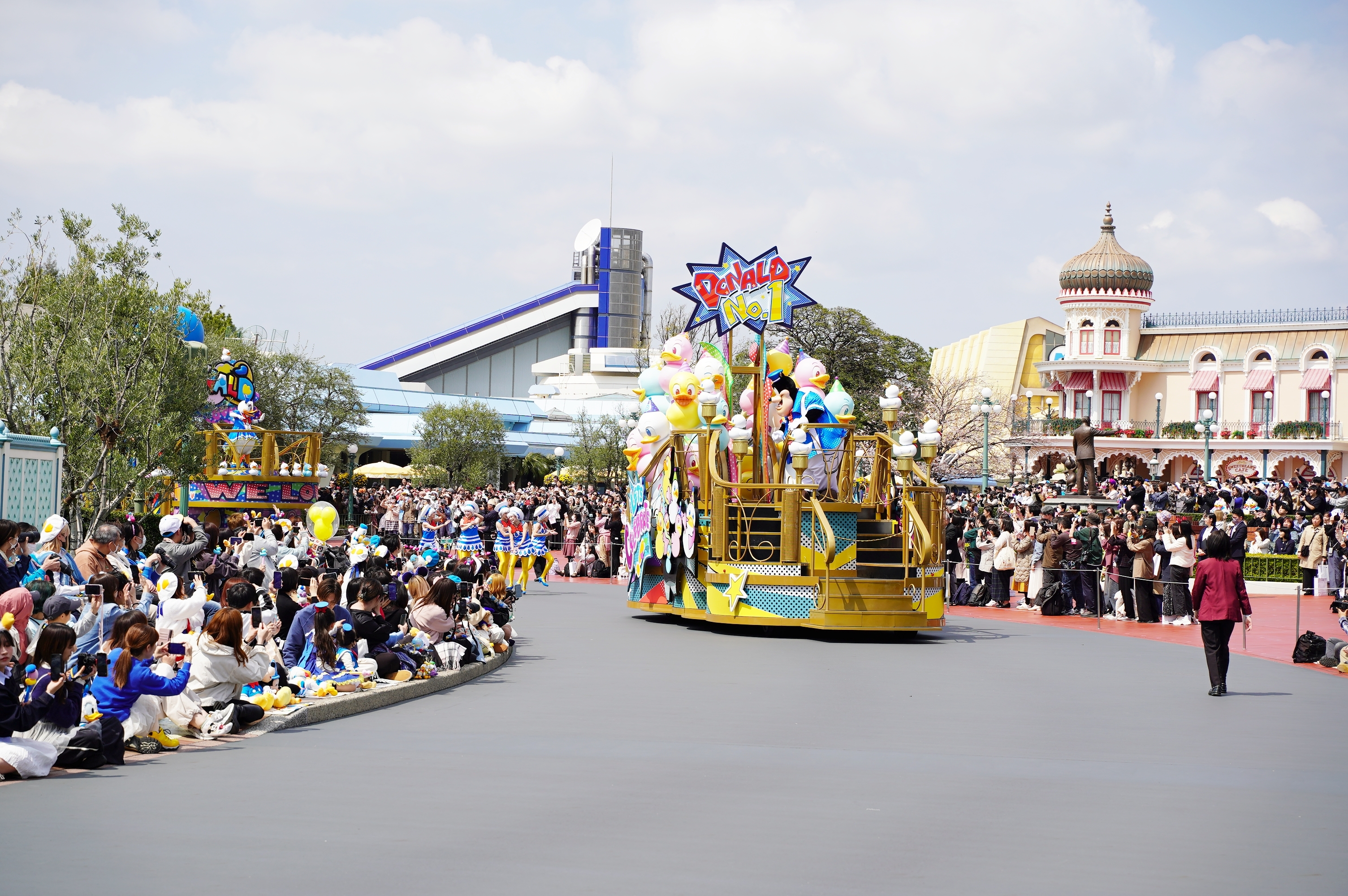 ディズニーランド「クワッキーセレブレーション ドナルド・ザ・レジェンド!」