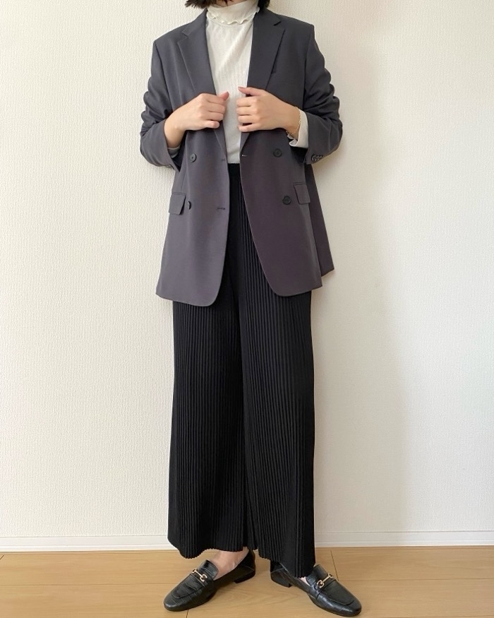 ユニクロ「プリーツパンツ」