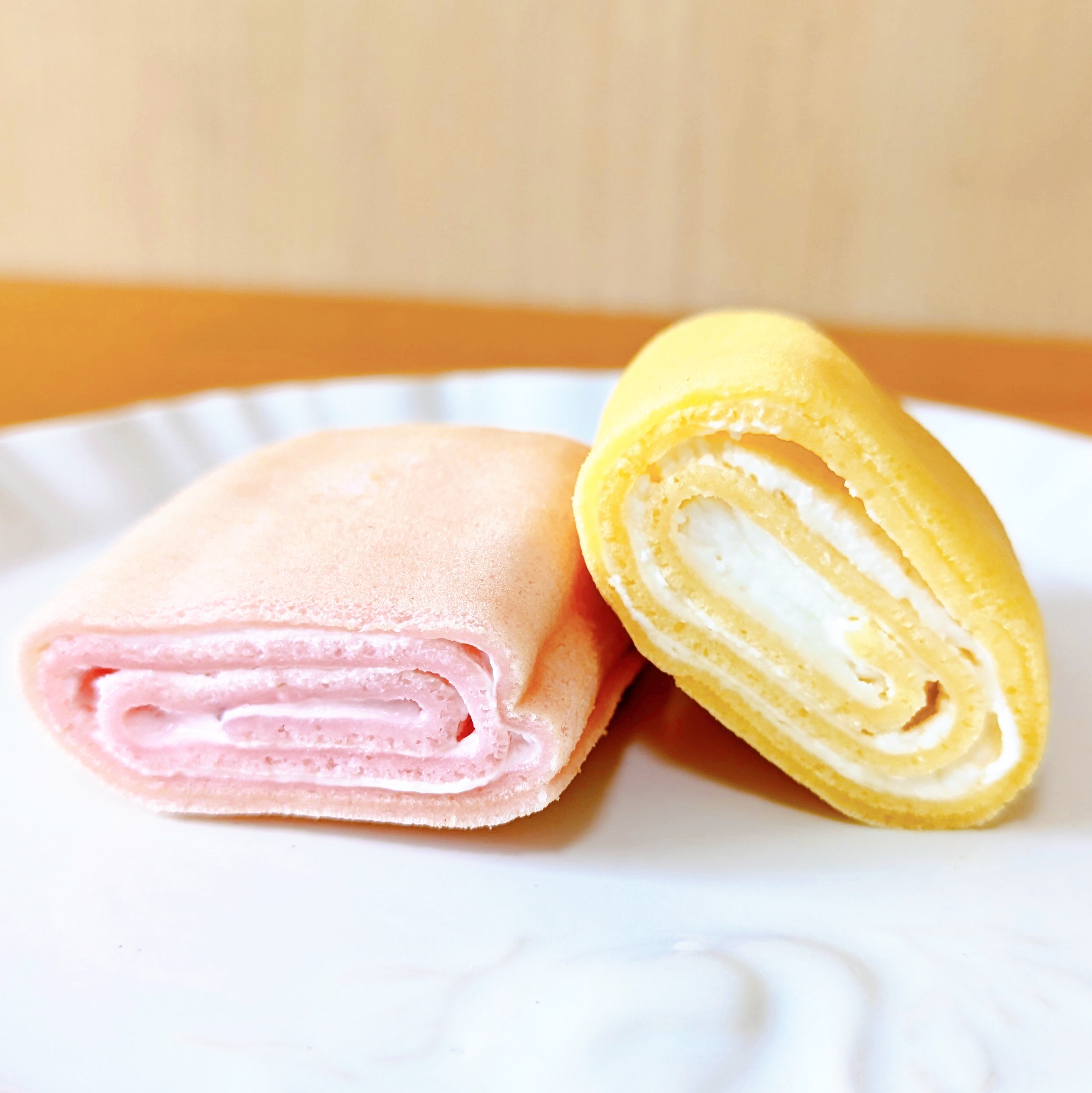 セブン-イレブンの「7プレミアム 3種のミルクレープロール」