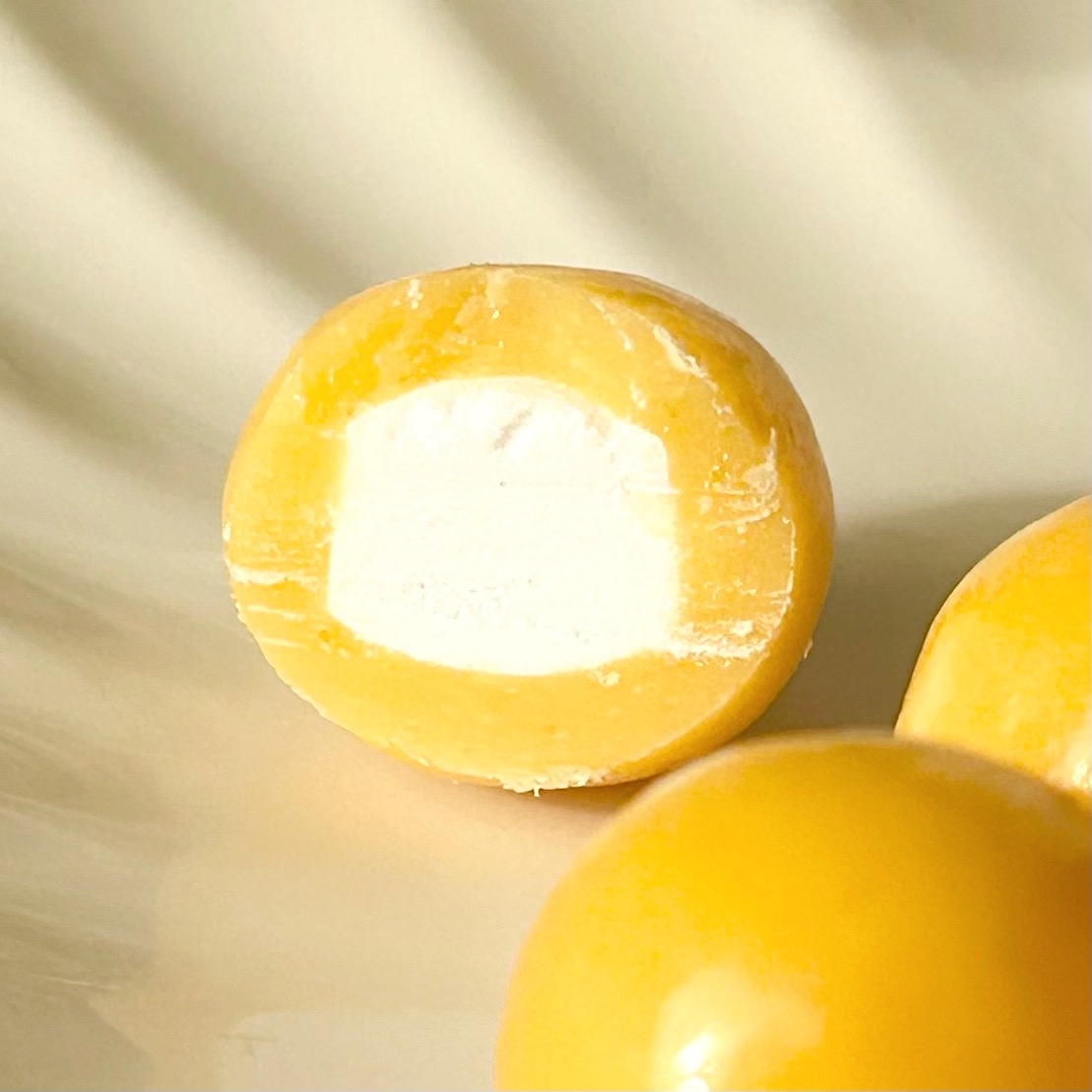 無印良品の「すっぱいレモンチョコがけラムネ」