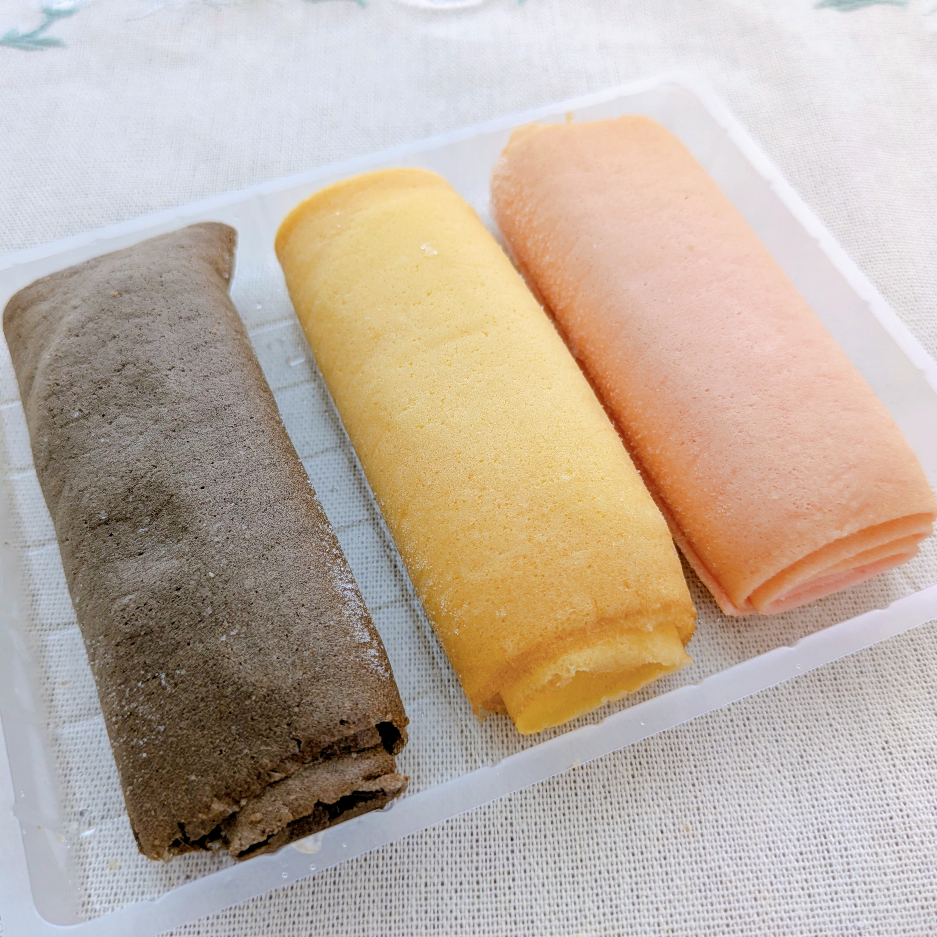 セブン-イレブンの「7プレミアム 3種のミルクレープロール」