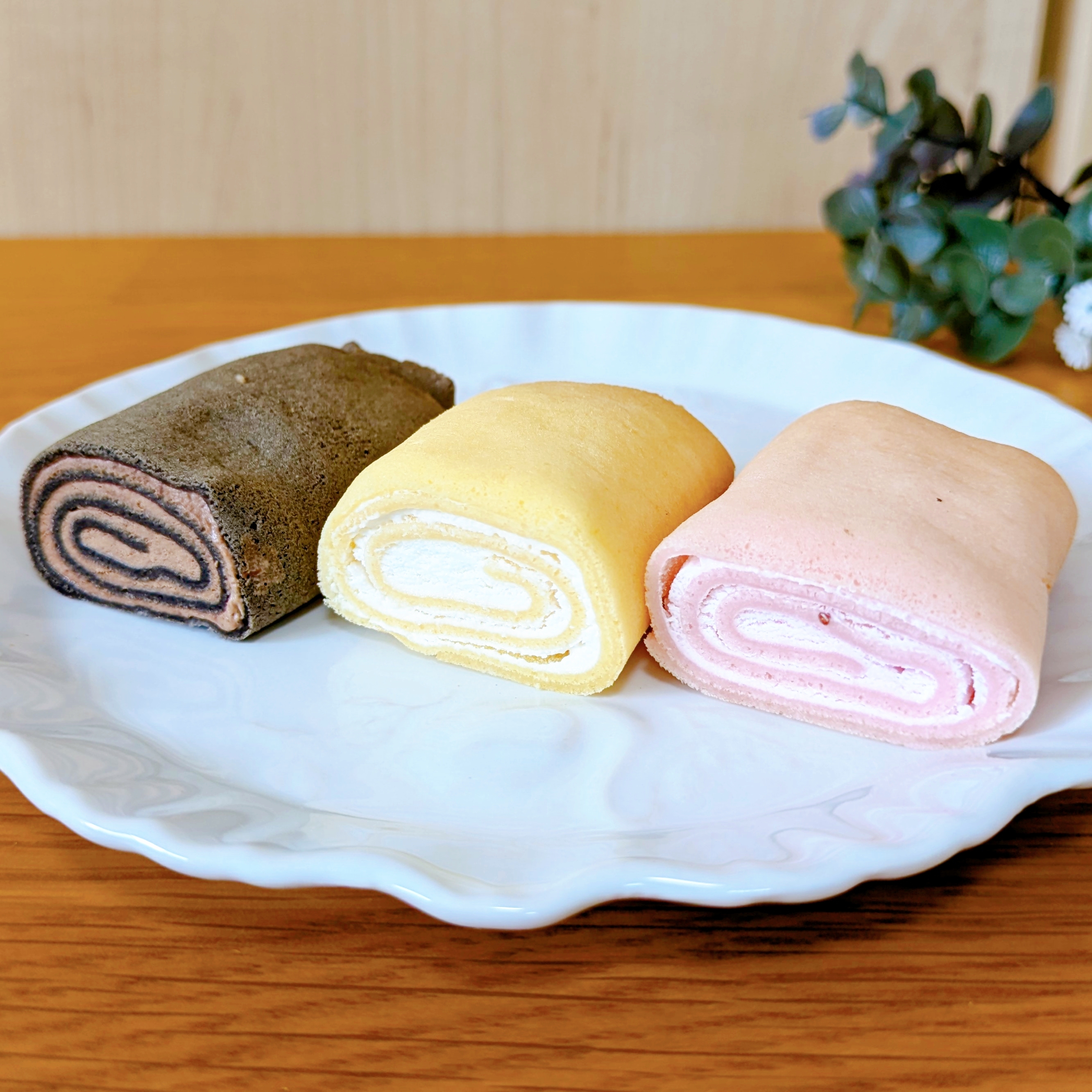 セブン-イレブンの「7プレミアム 3種のミルクレープロール」