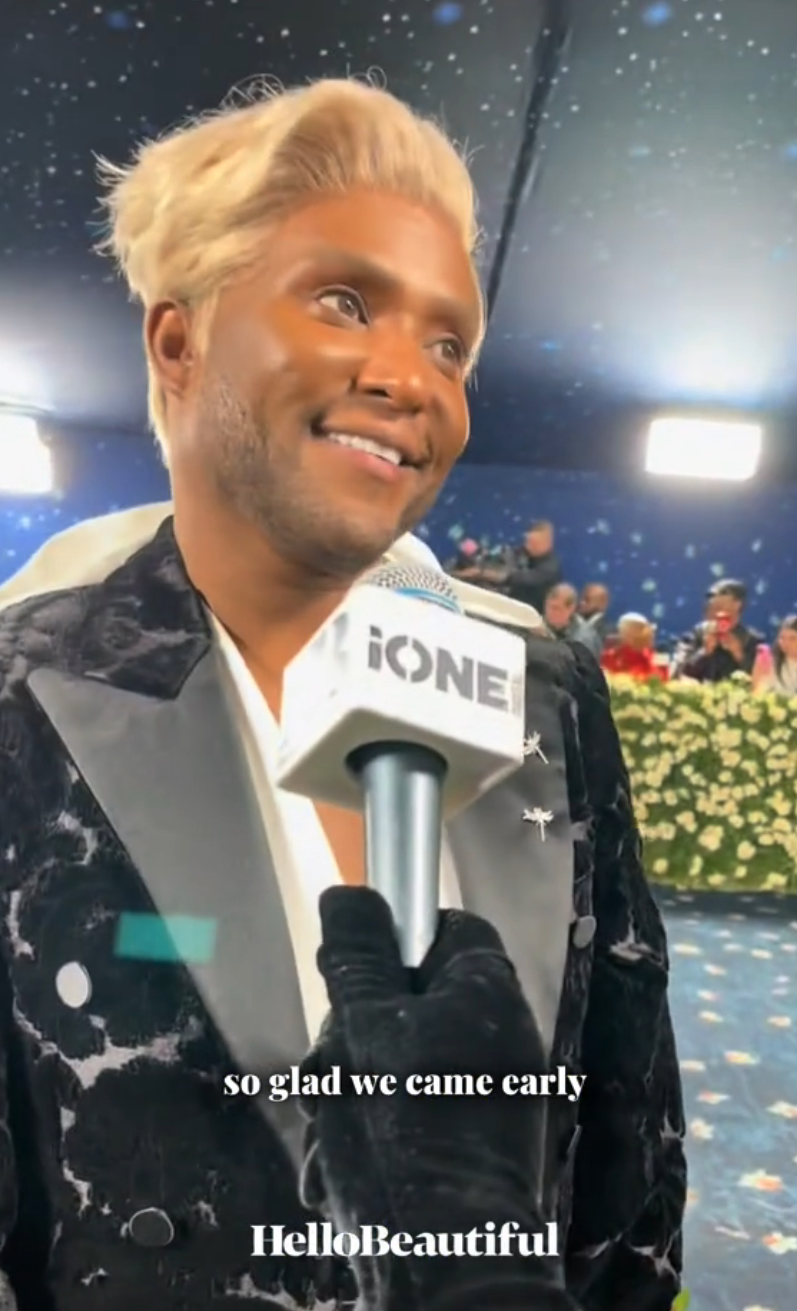 Law Roach giving an interview at the Met Gala. Text: "So glad we came early"