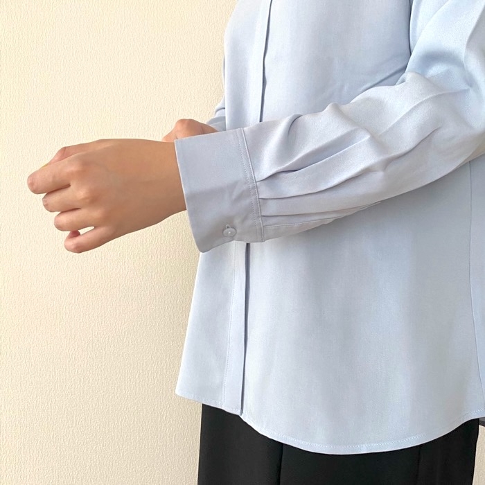 ユニクロの「レーヨンブラウス」