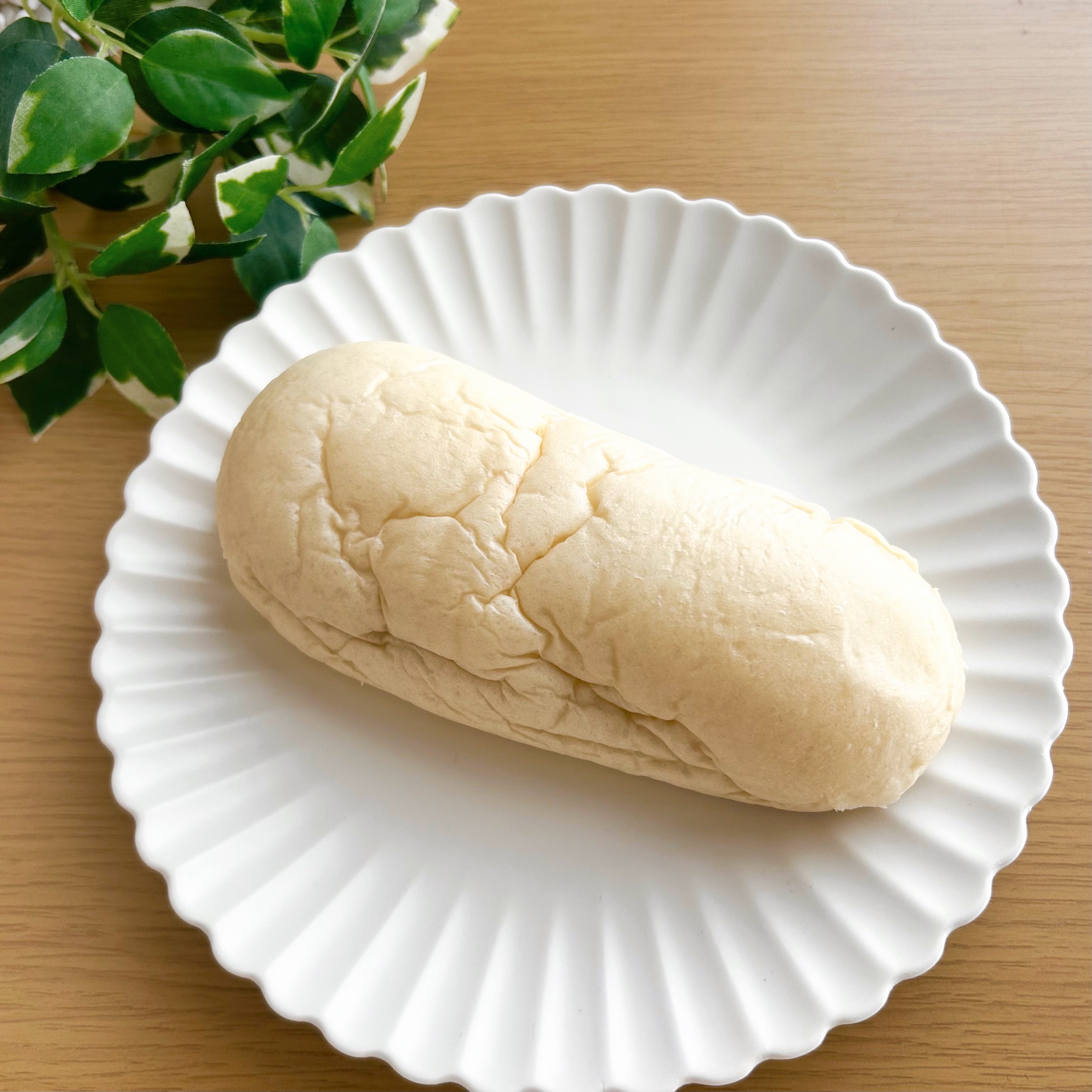 FamilyMart（ファミリーマート）の「白生コッペパン（ダブルカフェラテ）」