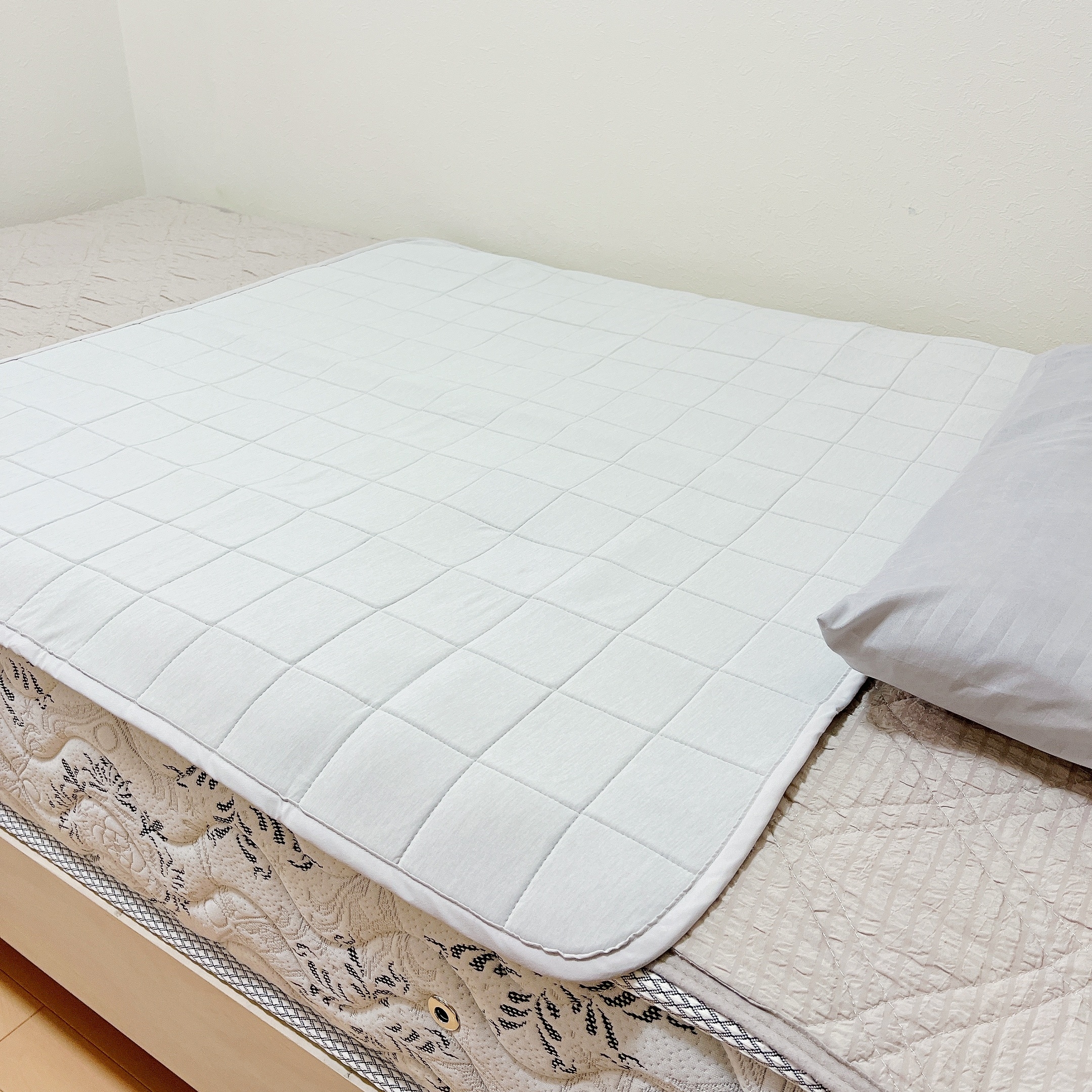 無印良品の「滑り止め付 ひんやり コンパクト敷パッド/S」