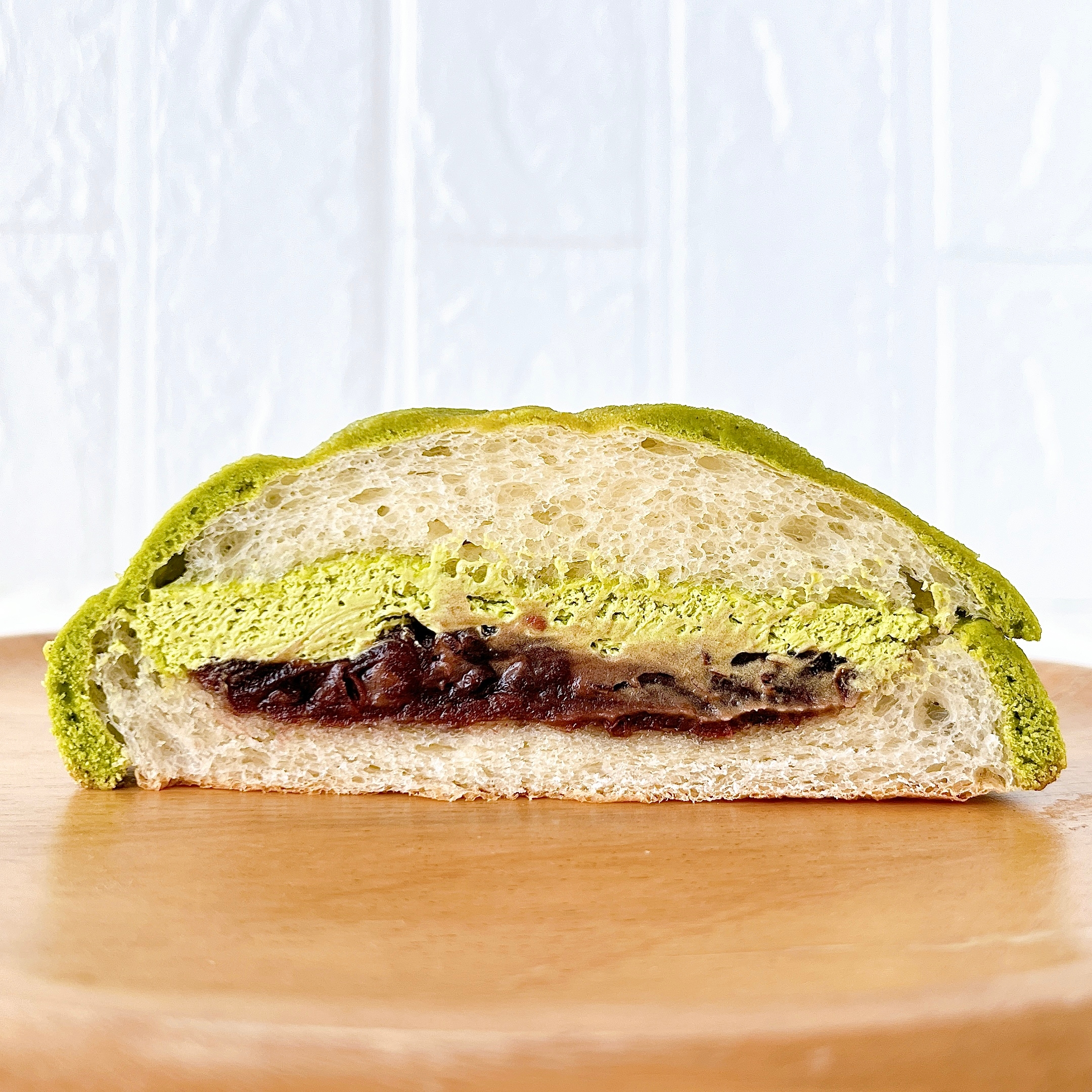 LAWSON(ローソン)の「森半 お抹茶&あんこメロンパン」