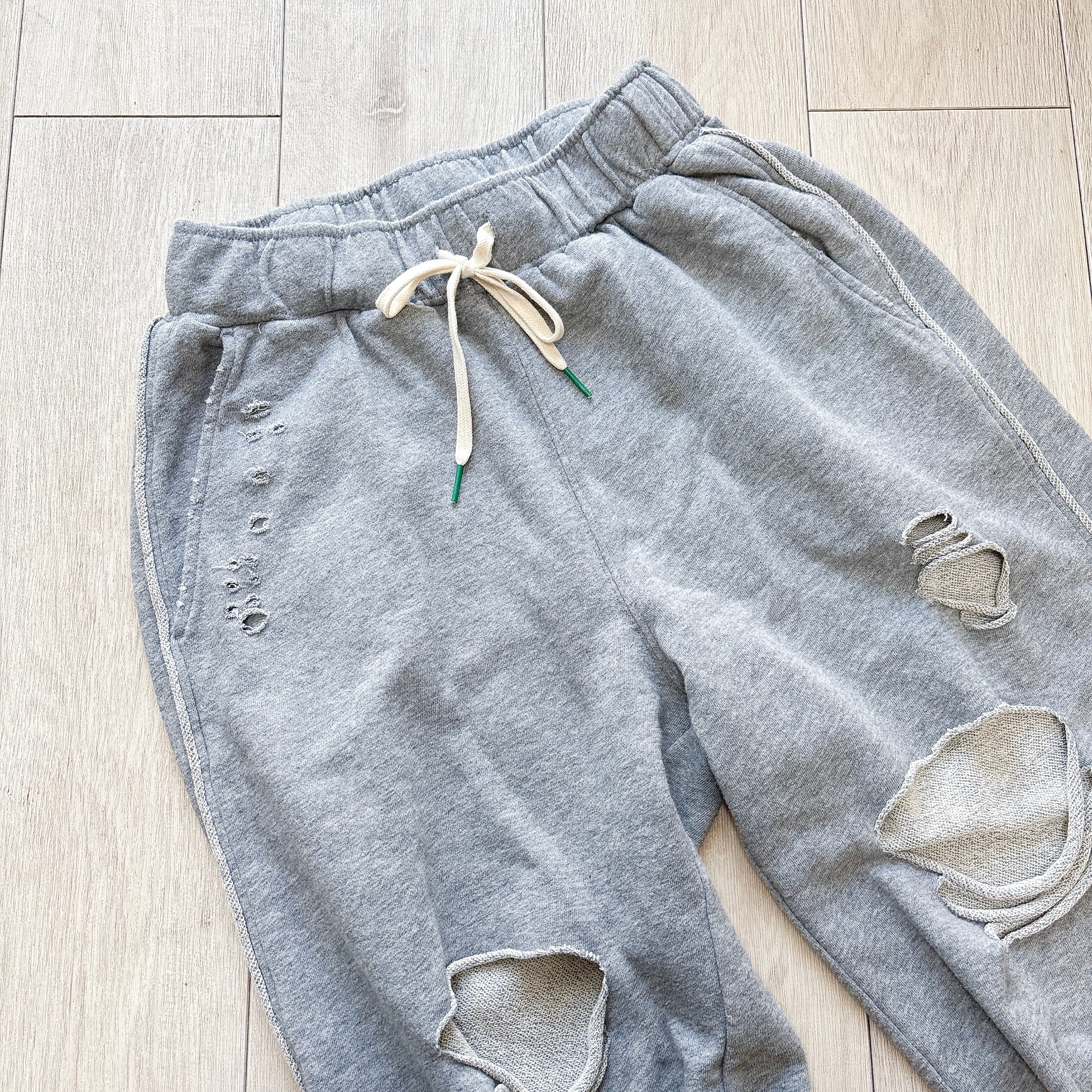 niko and&hellip;（ニコアンド）の「セルフカットスウェットワイドパンツ」