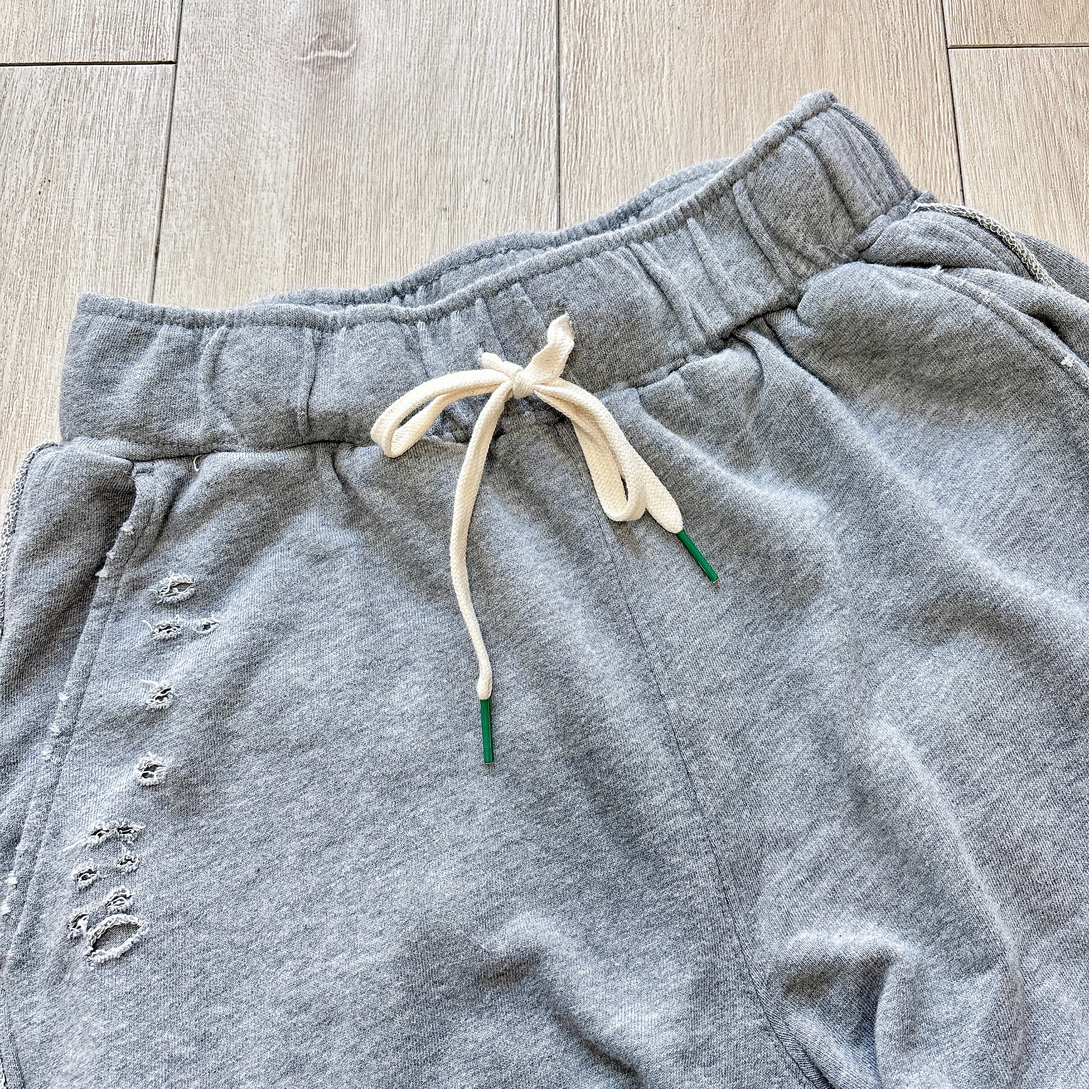 niko and&hellip;（ニコアンド）の「セルフカットスウェットワイドパンツ」