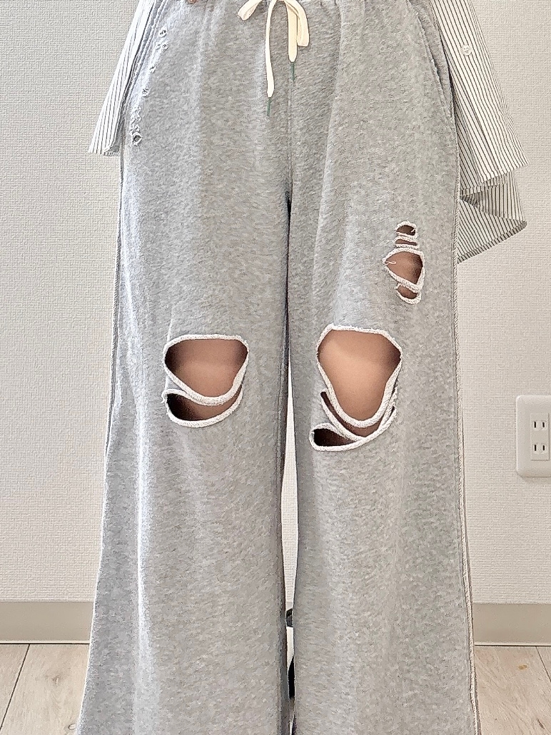 niko and…(ニコアンド)の「セルフカットスウェットワイドパンツ」