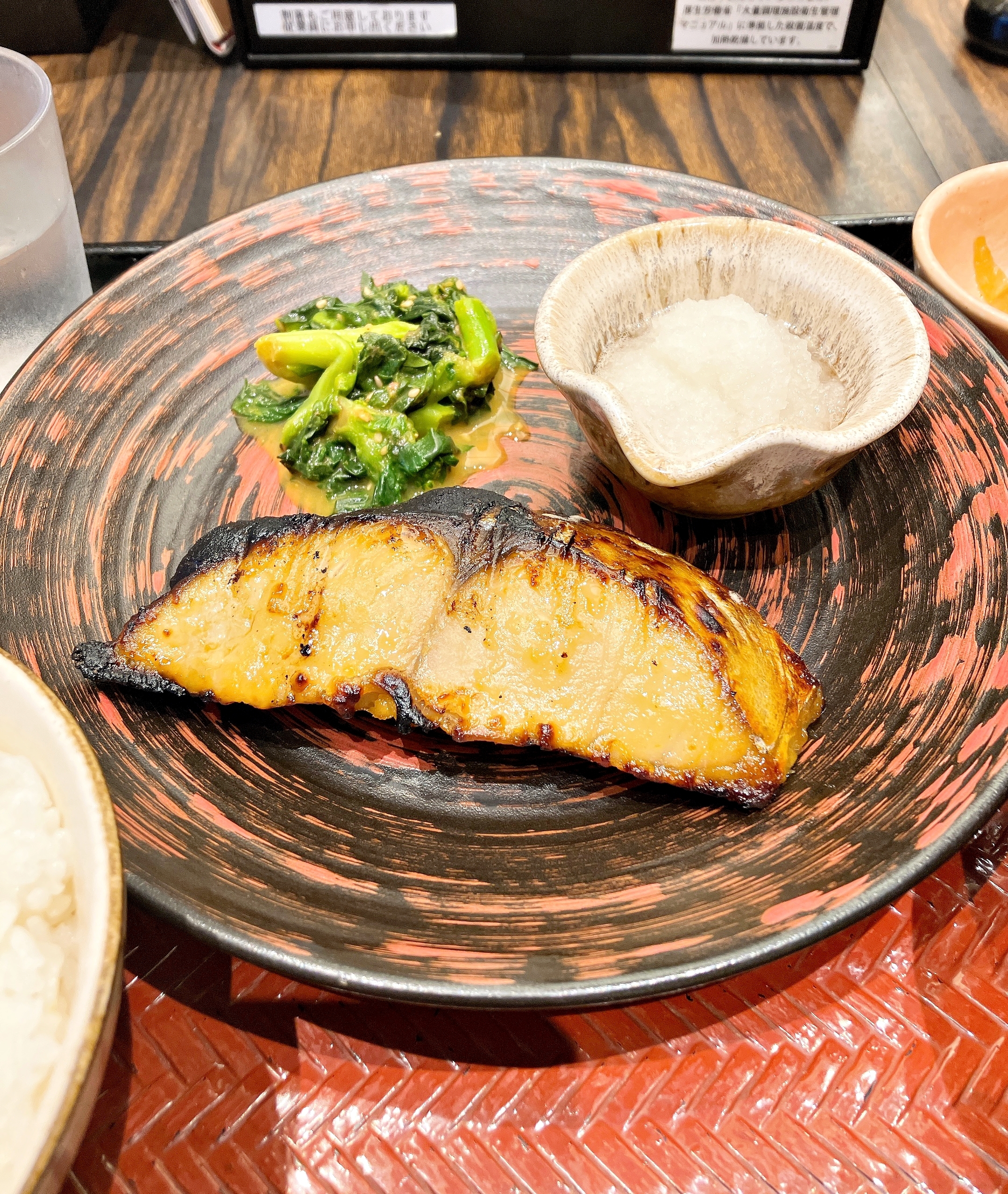 大戸屋の「鰆の西京焼き 菜の花からし和え添え」