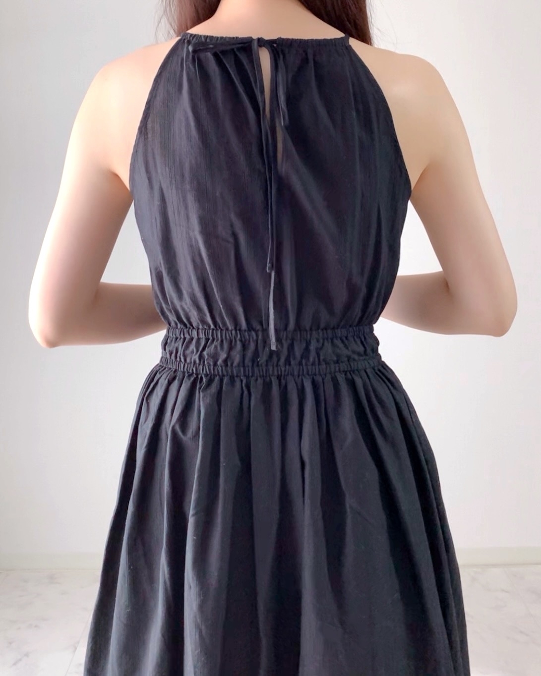 ユニクロの「ホルターネックワンピース/ノースリーブ」