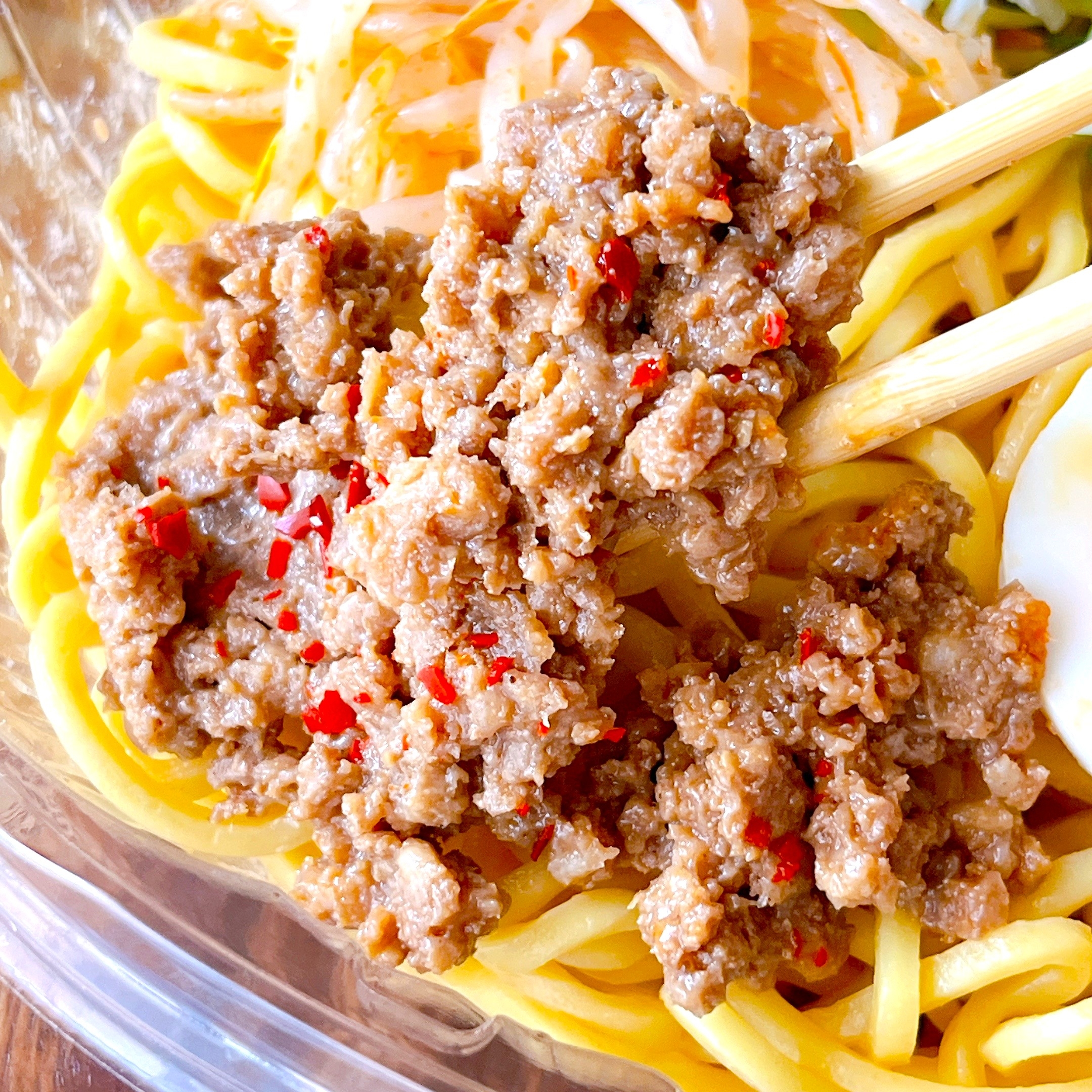 ファミリーマートの「さっぽろ純連監修 冷し味噌担担麺（まぜそば）」