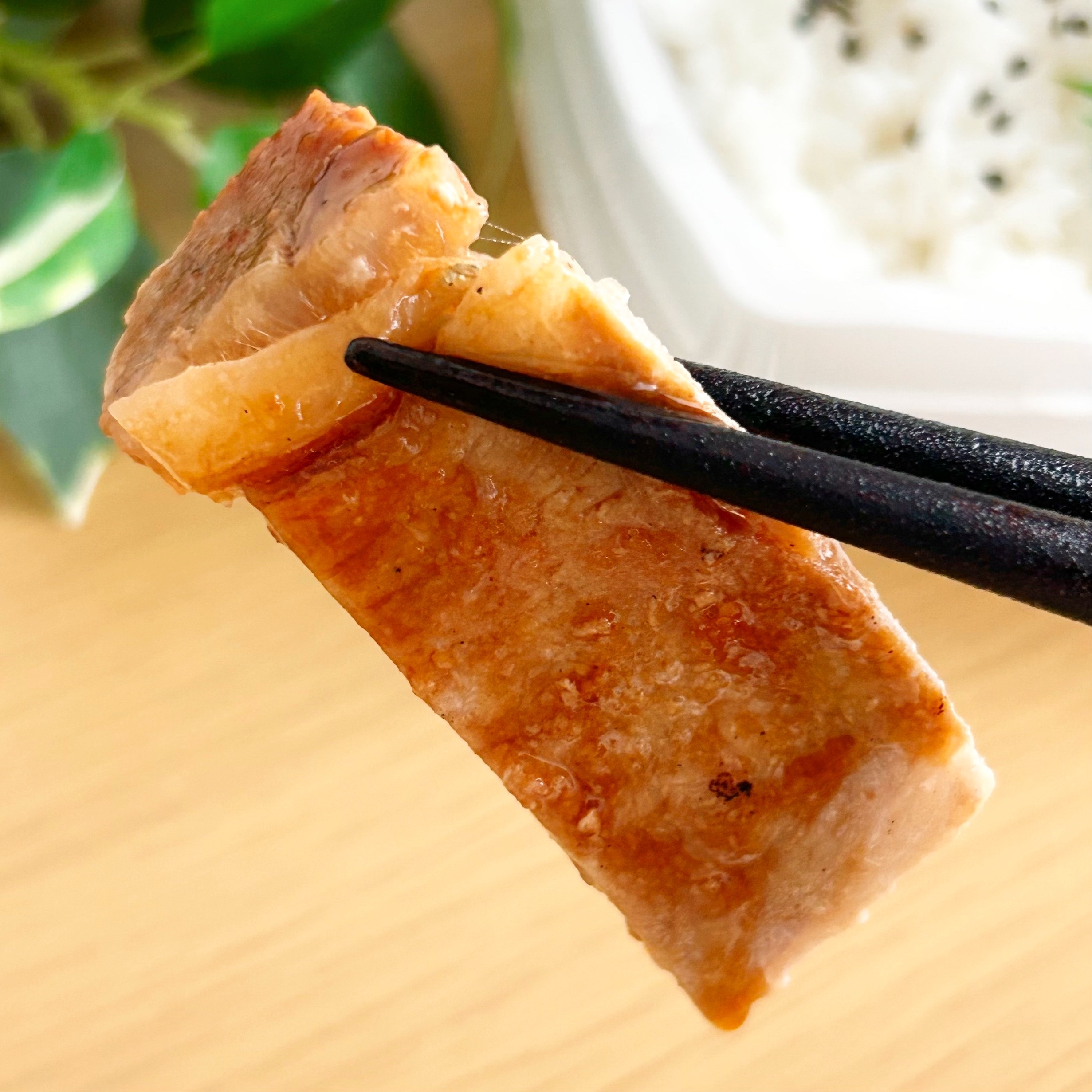 FamilyMart(ファミリーマート)の「炙り豚焼肉&グリルチキン弁当」