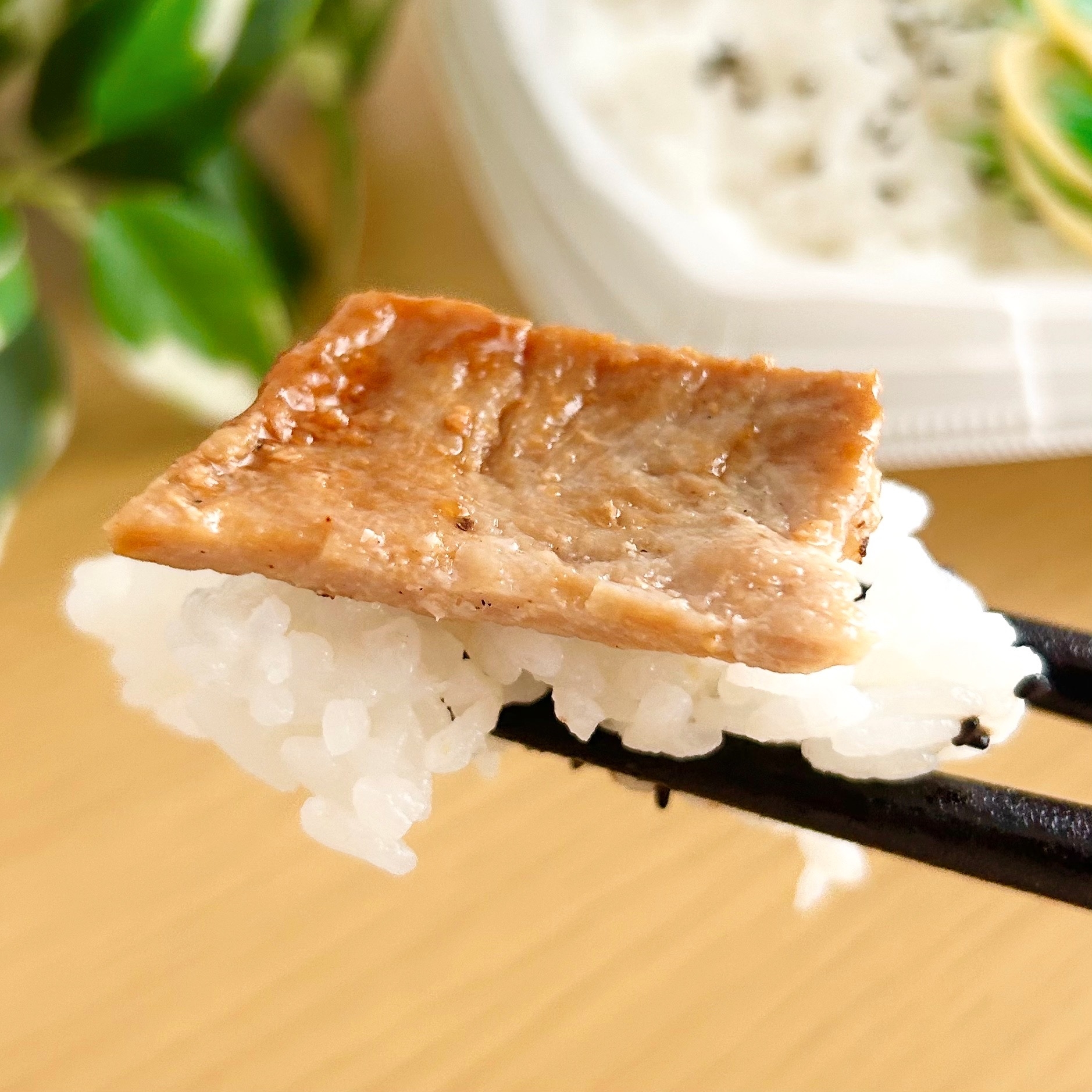 FamilyMart(ファミリーマート)の「炙り豚焼肉&グリルチキン弁当」