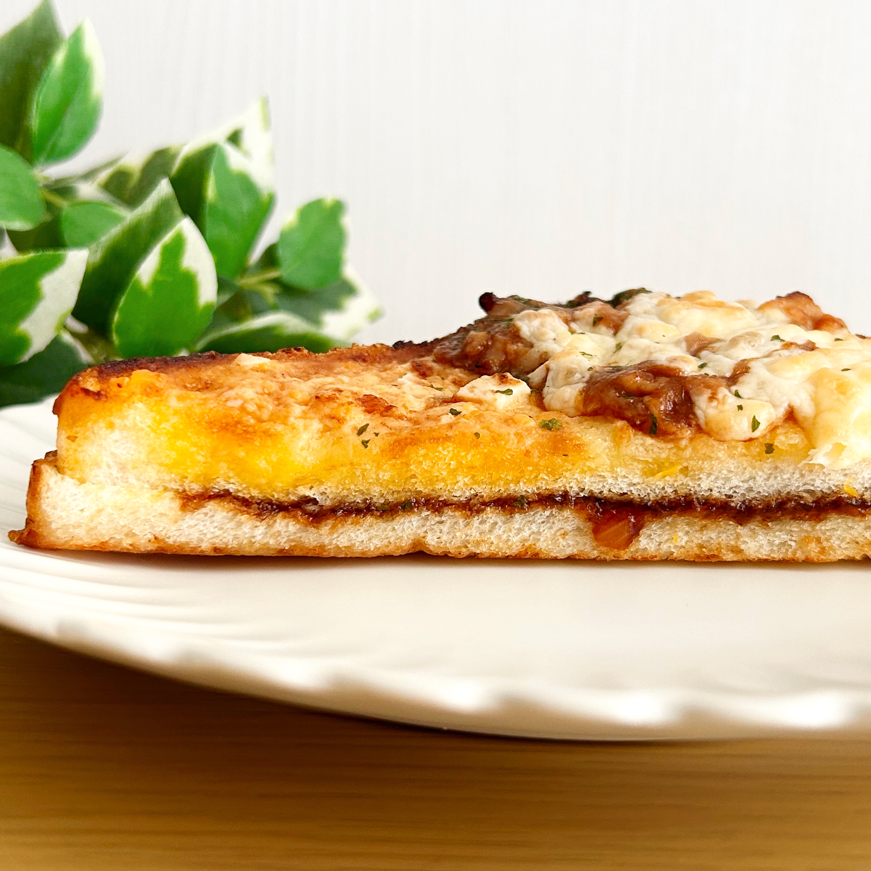 FamilyMart(ファミリーマート)の「スパイシーてりやきチキントースト」