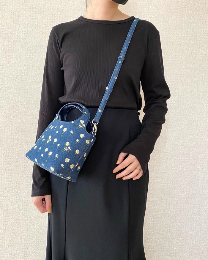完売品 ZARA 刺繍ディテール入りデニムハードシティバッグ その存在感は主役級！みんなと差がつく「ZARAの個性派バッグ」