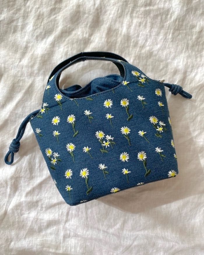 ZARAの「デニム デイジー バケットバッグ」