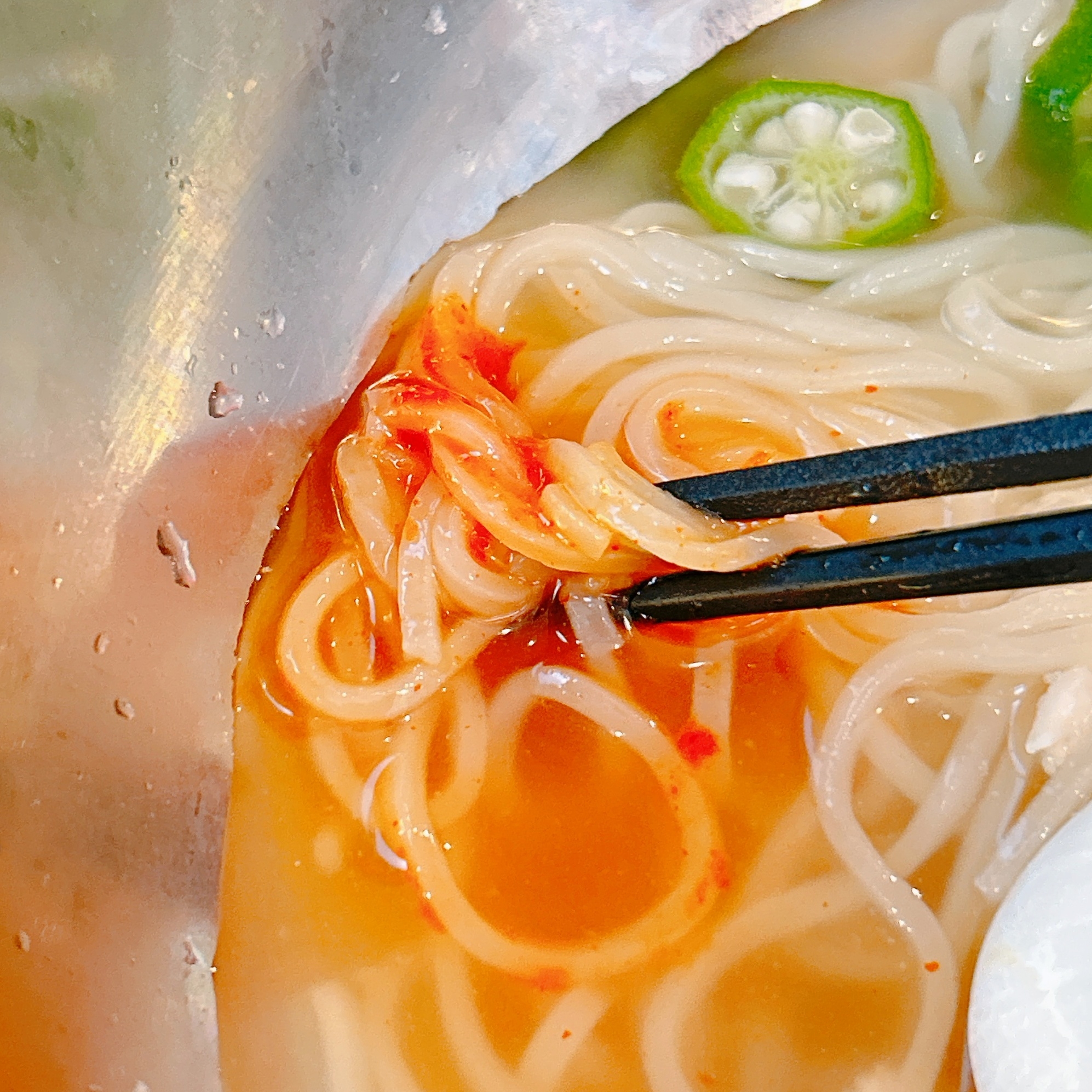 ガストの「海老と蒸し鶏のコク旨冷麺」