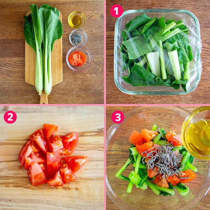 刻んだ野菜とトマト、小松菜、塩昆布をガラス容器に入れて、調味料を加える手順を示した料理プロセス。