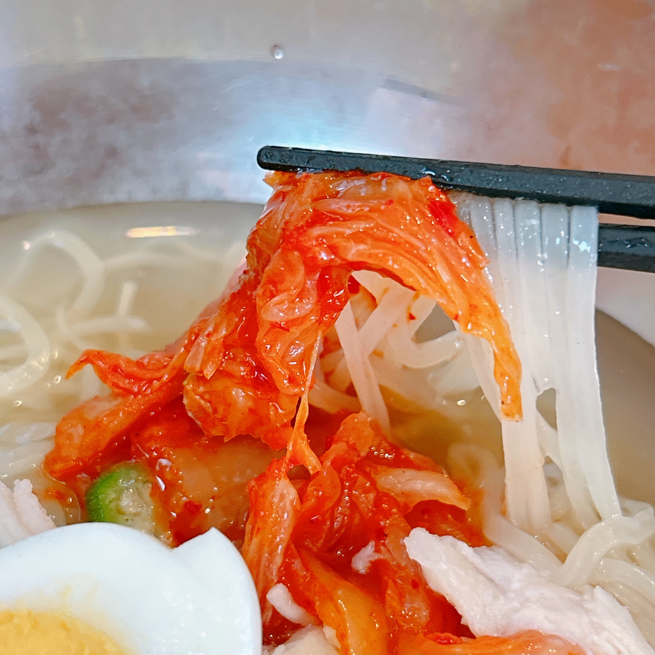 ガストの「海老と蒸し鶏のコク旨冷麺」
