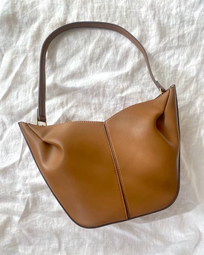 ZARAの「ギャザー入りショッパー」