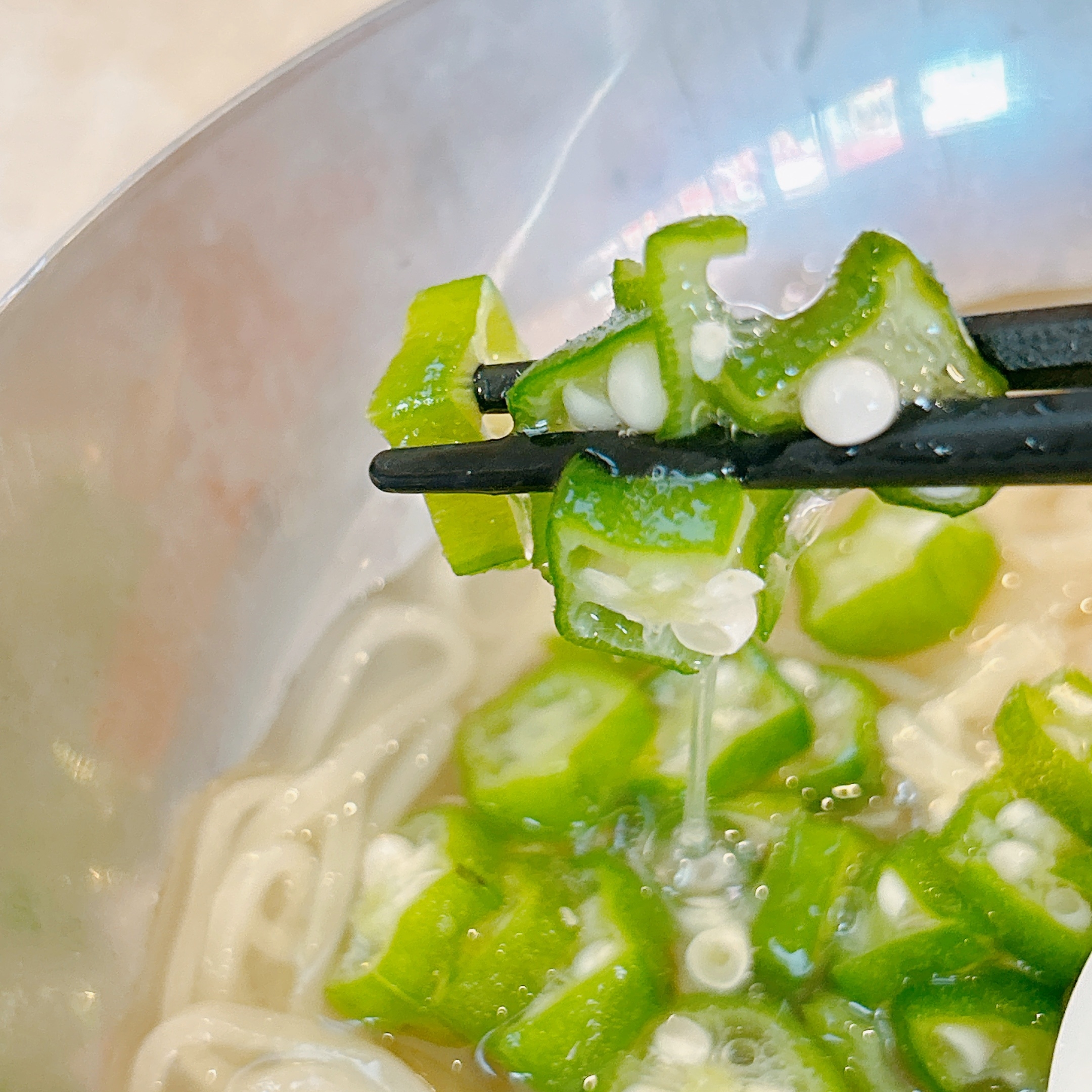 ガストの「海老と蒸し鶏のコク旨冷麺」