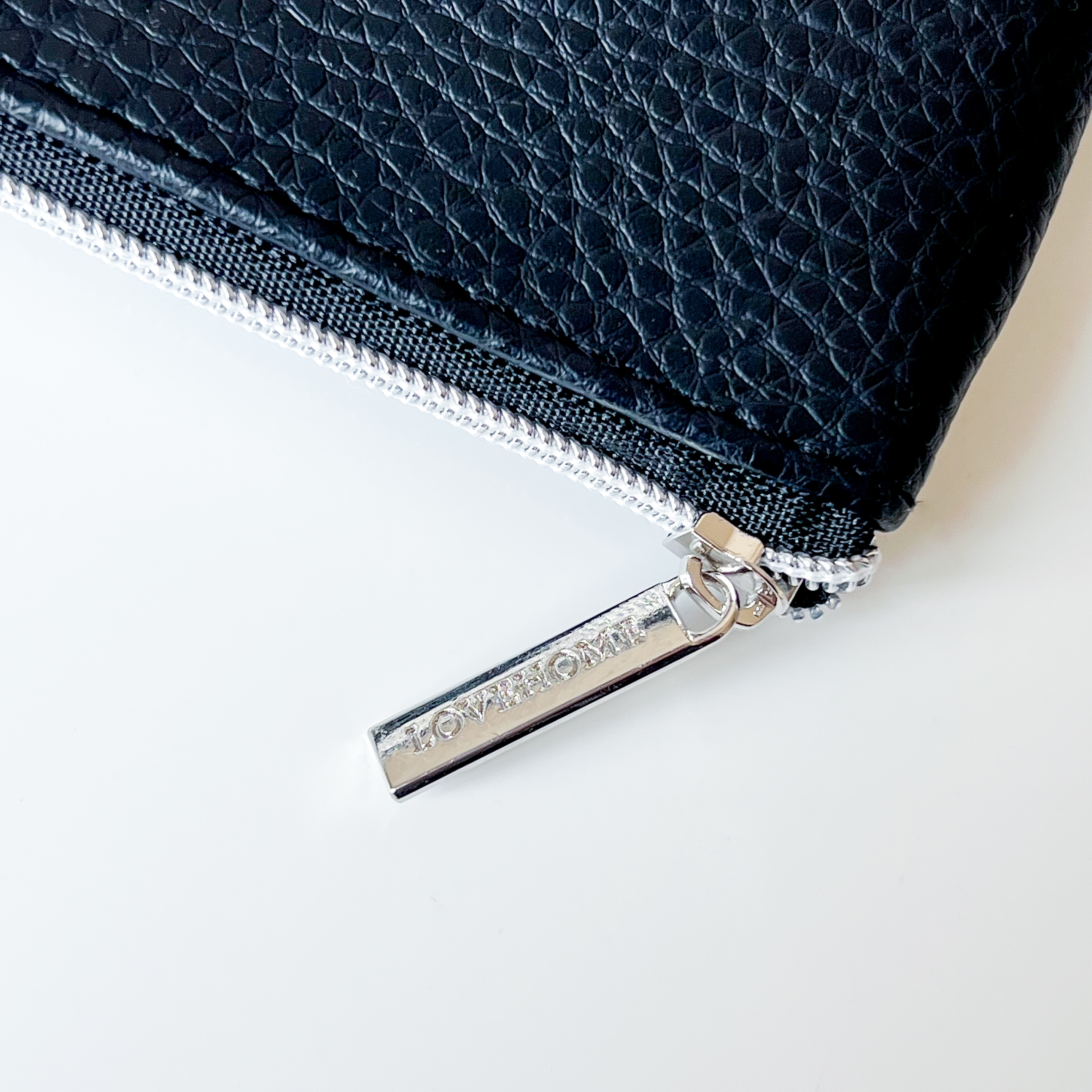 キャンドゥ「LOVEHOME フラットポーチ」