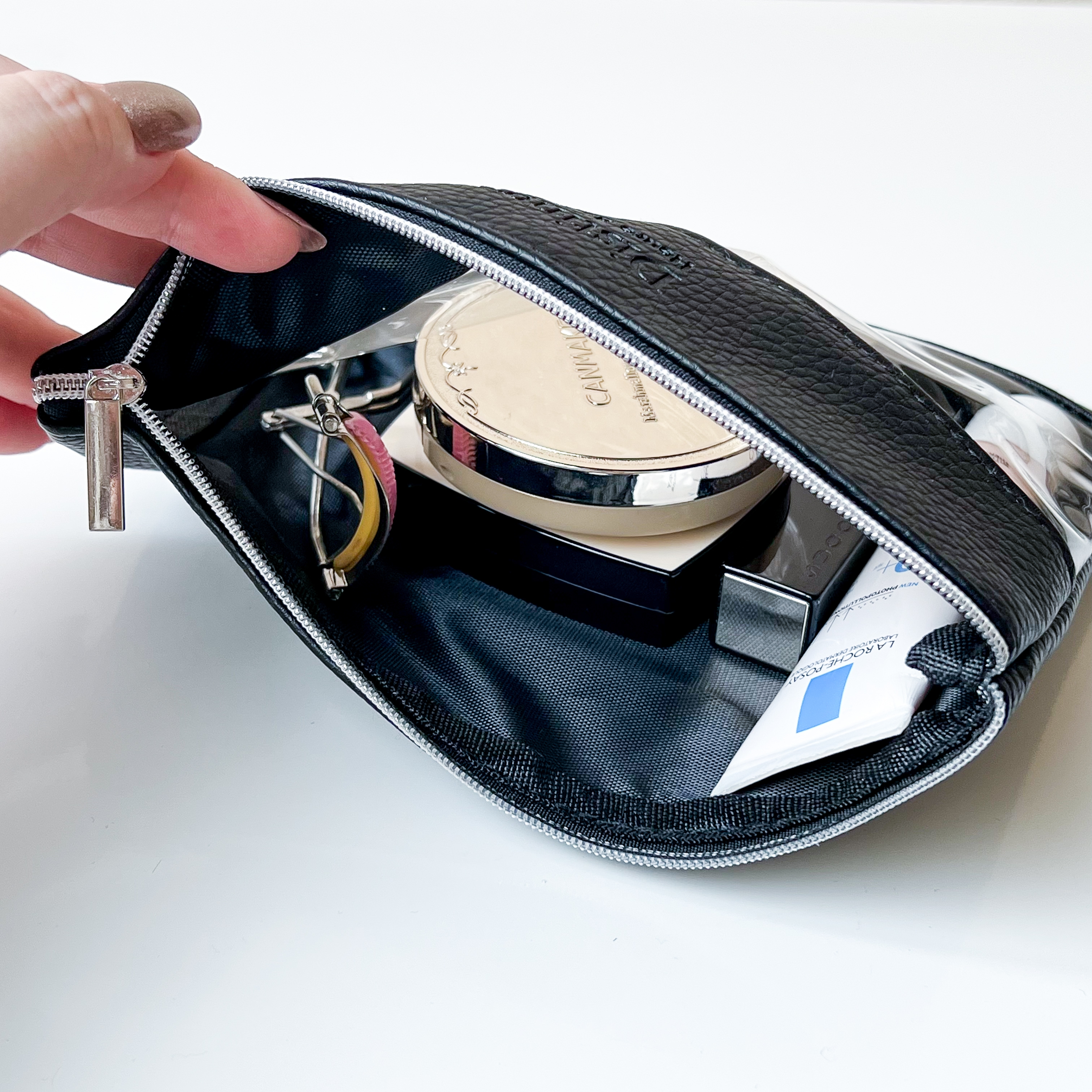 キャンドゥ「LOVEHOME フラットポーチ」