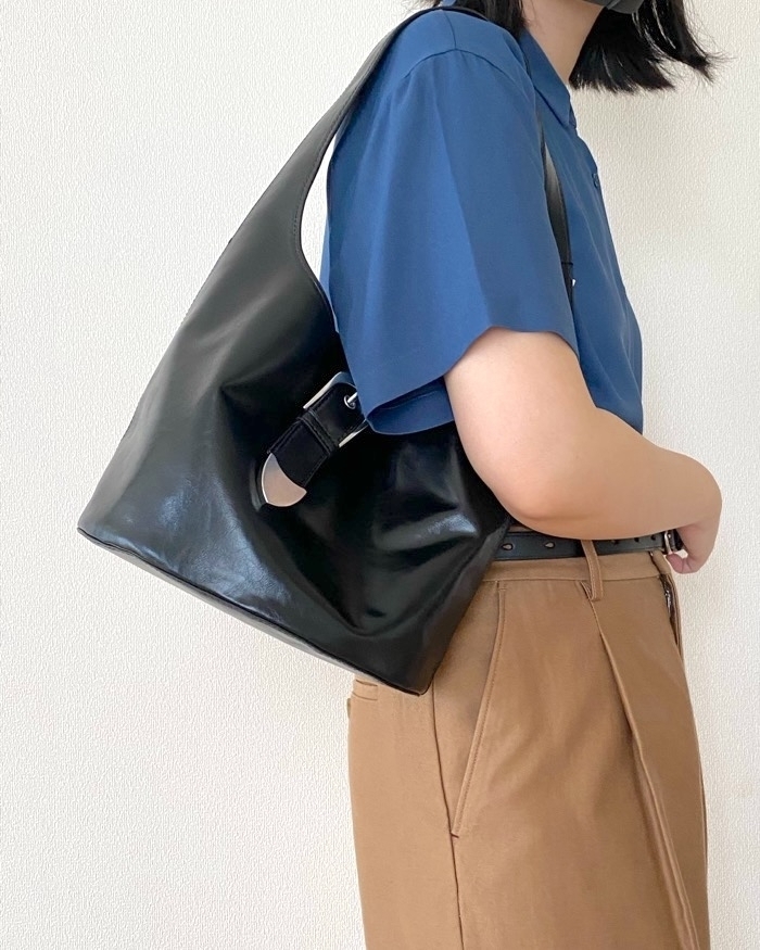 ZARAの「バックルロックバケットバッグ」