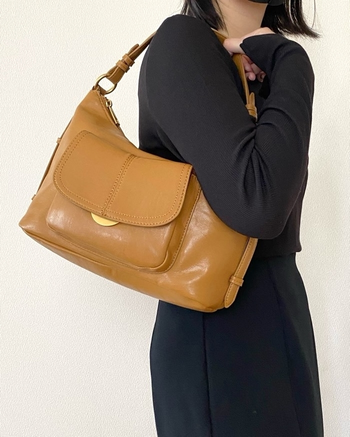 ZARAの「ダブルハンドルポケットバッグ」