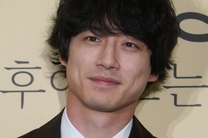 坂口健太郎さん(時事通信フォト)